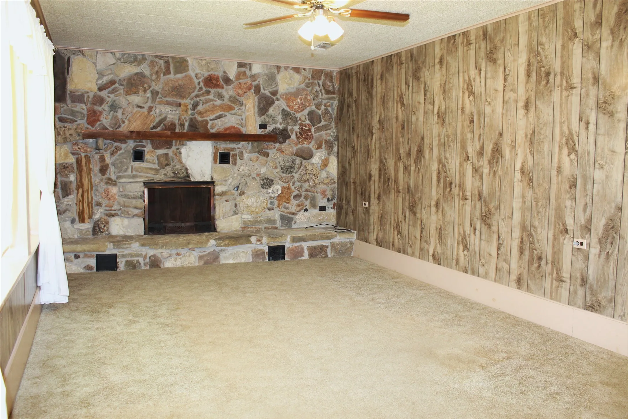 Single Family Residence For Sale in Comanche County , 5050 Highway 67 377N, Comanche, Texas 76442, 3 Bedrooms, 2 Bathrooms, 2 Garage spaces, 2,000 Sqft, built in 1956, Price $540,000, mls#21058200, Real Estate Agent in Comanche, Homes For Sale in Comanche county, Homes For Sale in Comanche, Realtor in Comanche Texas, Real Estate Brokerage Independent Realty Texas, Luminita Cordes Realtor