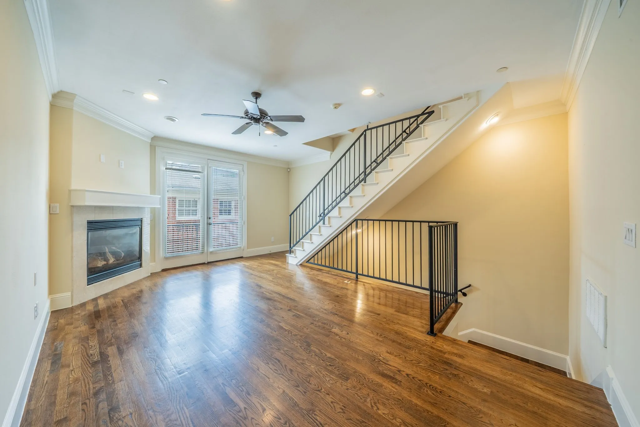 Townhouse For Rent in Dallas County , 4148 Grassmere Lane 2A, University Park, Texas 75205, 4 Bedroom, 4 Bathroom, 2 Garage spaces, 2,105 Sqft, built in 2007, mls#21058592, Real Estate Agent in University Park, Homes For Rent in Dallas county, Homes For Rent in University Park, Realtor in University Park Texas, Real Estate Brokerage Independent Realty Texas, Luminita Cordes Realtor