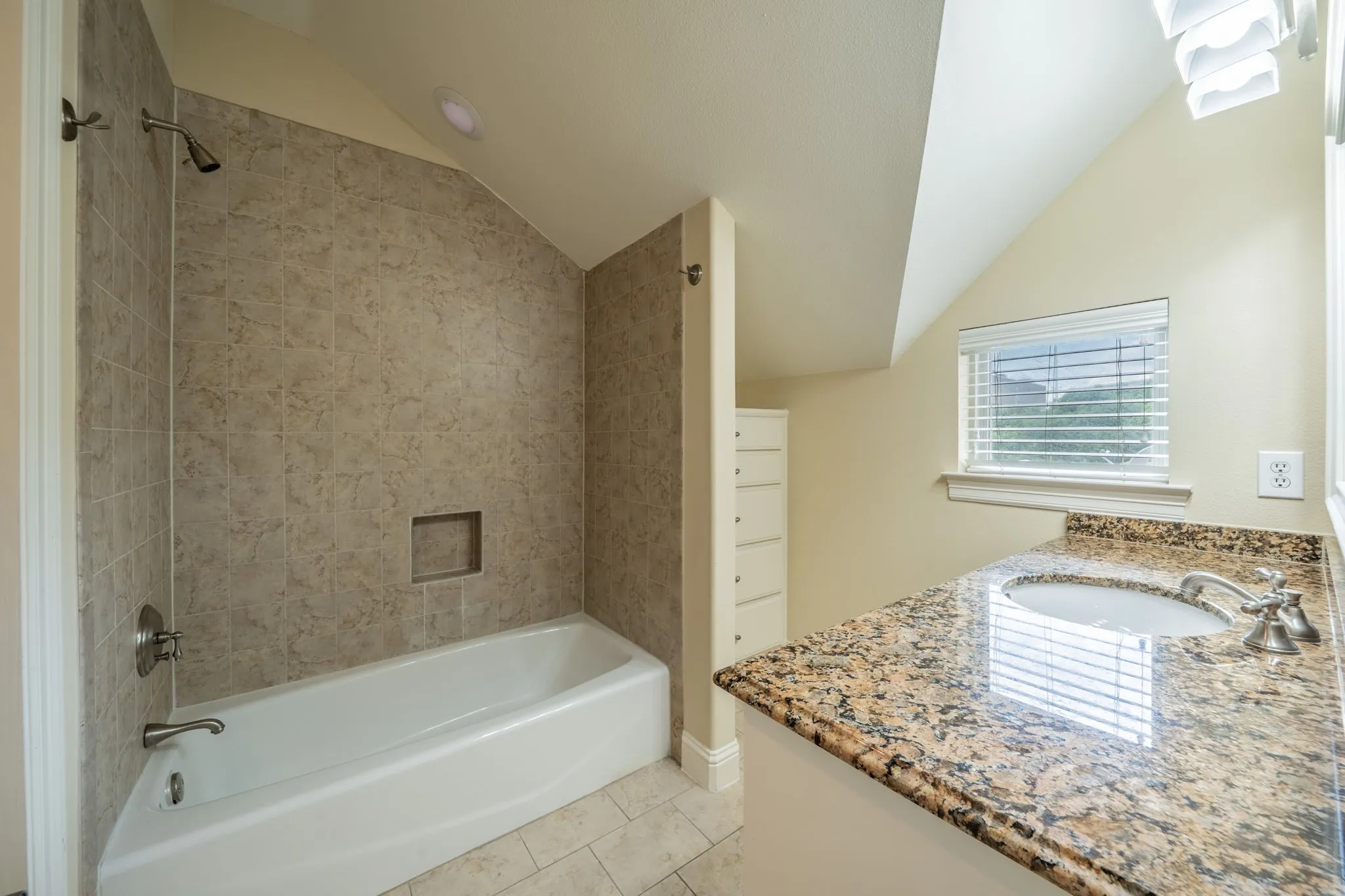 Townhouse For Rent in Dallas County , 4148 Grassmere Lane 2A, University Park, Texas 75205, 4 Bedroom, 4 Bathroom, 2 Garage spaces, 2,105 Sqft, built in 2007, mls#21058592, Real Estate Agent in University Park, Homes For Rent in Dallas county, Homes For Rent in University Park, Realtor in University Park Texas, Real Estate Brokerage Independent Realty Texas, Luminita Cordes Realtor