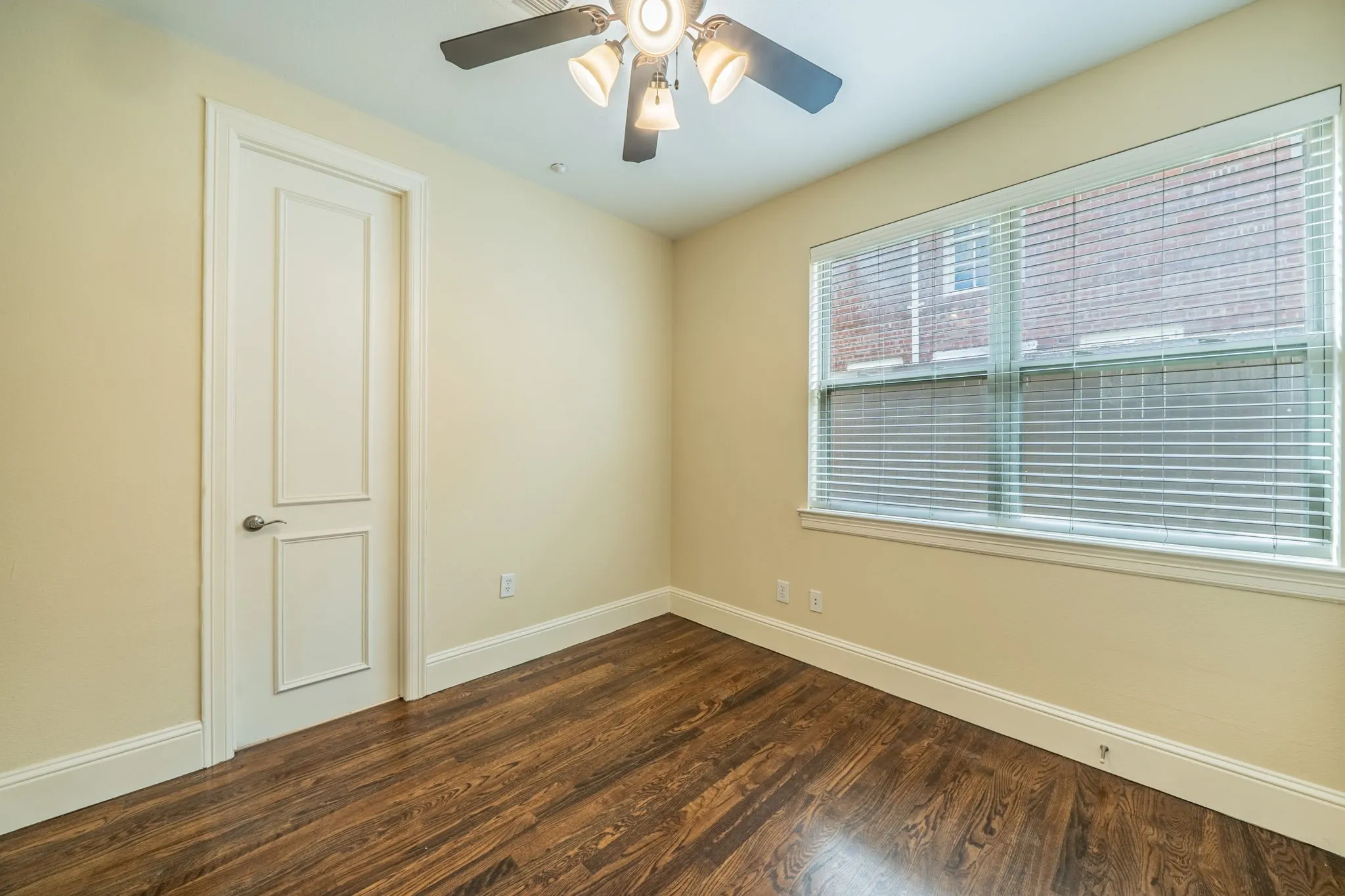 Townhouse For Rent in Dallas County , 4148 Grassmere Lane 2A, University Park, Texas 75205, 4 Bedroom, 4 Bathroom, 2 Garage spaces, 2,105 Sqft, built in 2007, mls#21058592, Real Estate Agent in University Park, Homes For Rent in Dallas county, Homes For Rent in University Park, Realtor in University Park Texas, Real Estate Brokerage Independent Realty Texas, Luminita Cordes Realtor
