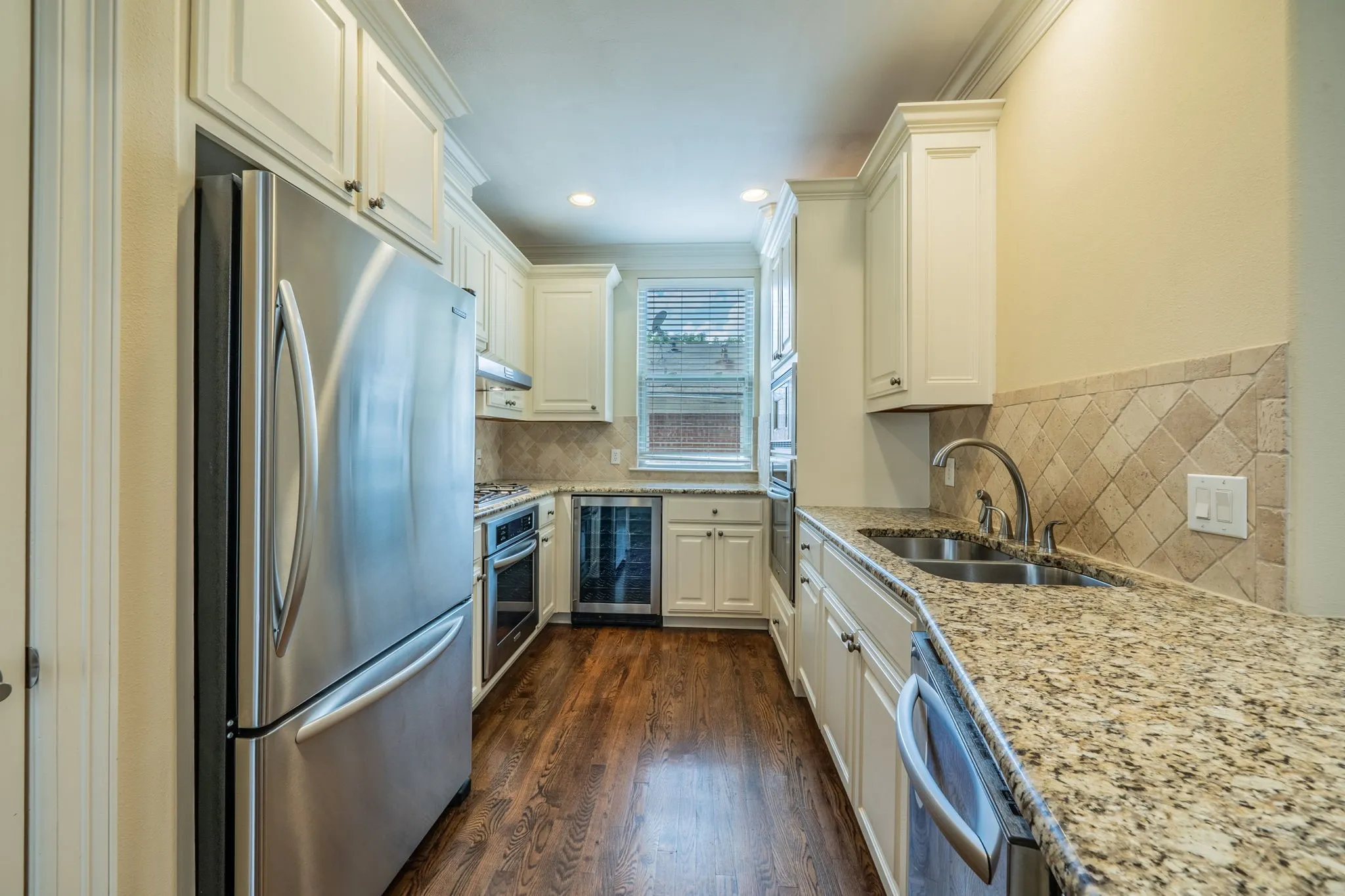 Townhouse For Rent in Dallas County , 4148 Grassmere Lane 2A, University Park, Texas 75205, 4 Bedroom, 4 Bathroom, 2 Garage spaces, 2,105 Sqft, built in 2007, mls#21058592, Real Estate Agent in University Park, Homes For Rent in Dallas county, Homes For Rent in University Park, Realtor in University Park Texas, Real Estate Brokerage Independent Realty Texas, Luminita Cordes Realtor