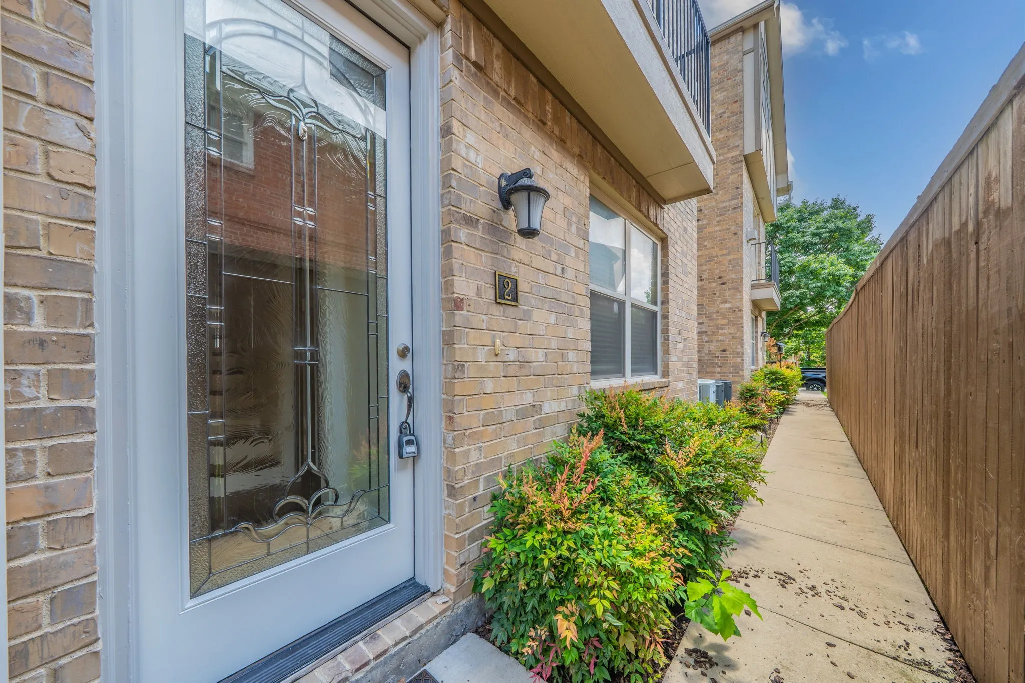 Townhouse For Rent in Dallas County , 4148 Grassmere Lane 2A, University Park, Texas 75205, 4 Bedroom, 4 Bathroom, 2 Garage spaces, 2,105 Sqft, built in 2007, mls#21058592, Real Estate Agent in University Park, Homes For Rent in Dallas county, Homes For Rent in University Park, Realtor in University Park Texas, Real Estate Brokerage Independent Realty Texas, Luminita Cordes Realtor