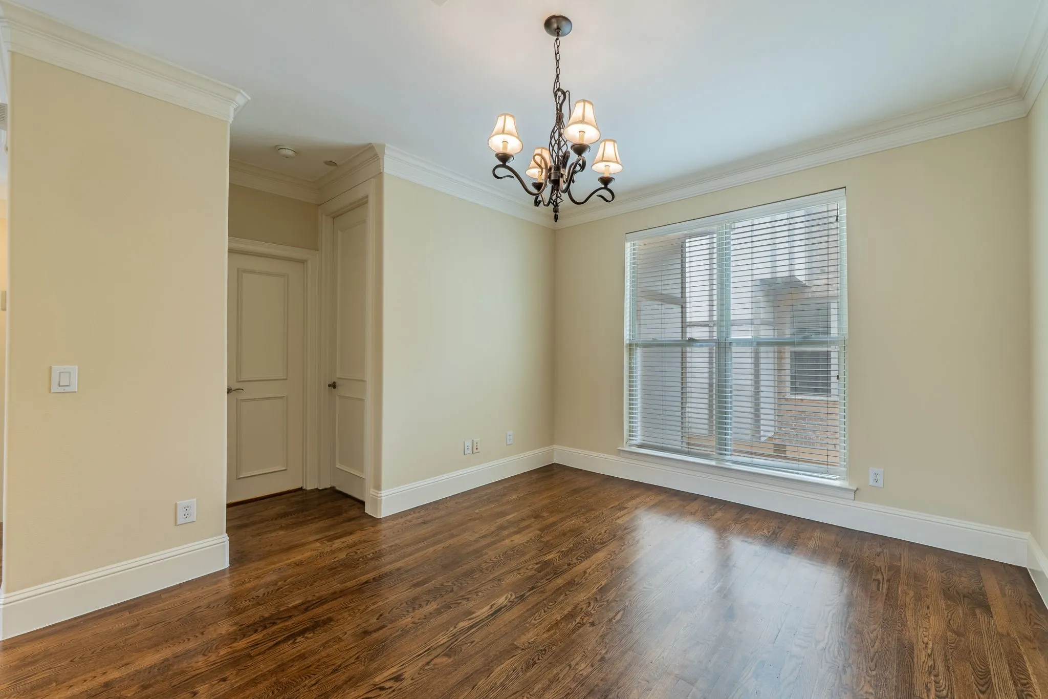 Townhouse For Rent in Dallas County , 4148 Grassmere Lane 2A, University Park, Texas 75205, 4 Bedroom, 4 Bathroom, 2 Garage spaces, 2,105 Sqft, built in 2007, mls#21058592, Real Estate Agent in University Park, Homes For Rent in Dallas county, Homes For Rent in University Park, Realtor in University Park Texas, Real Estate Brokerage Independent Realty Texas, Luminita Cordes Realtor
