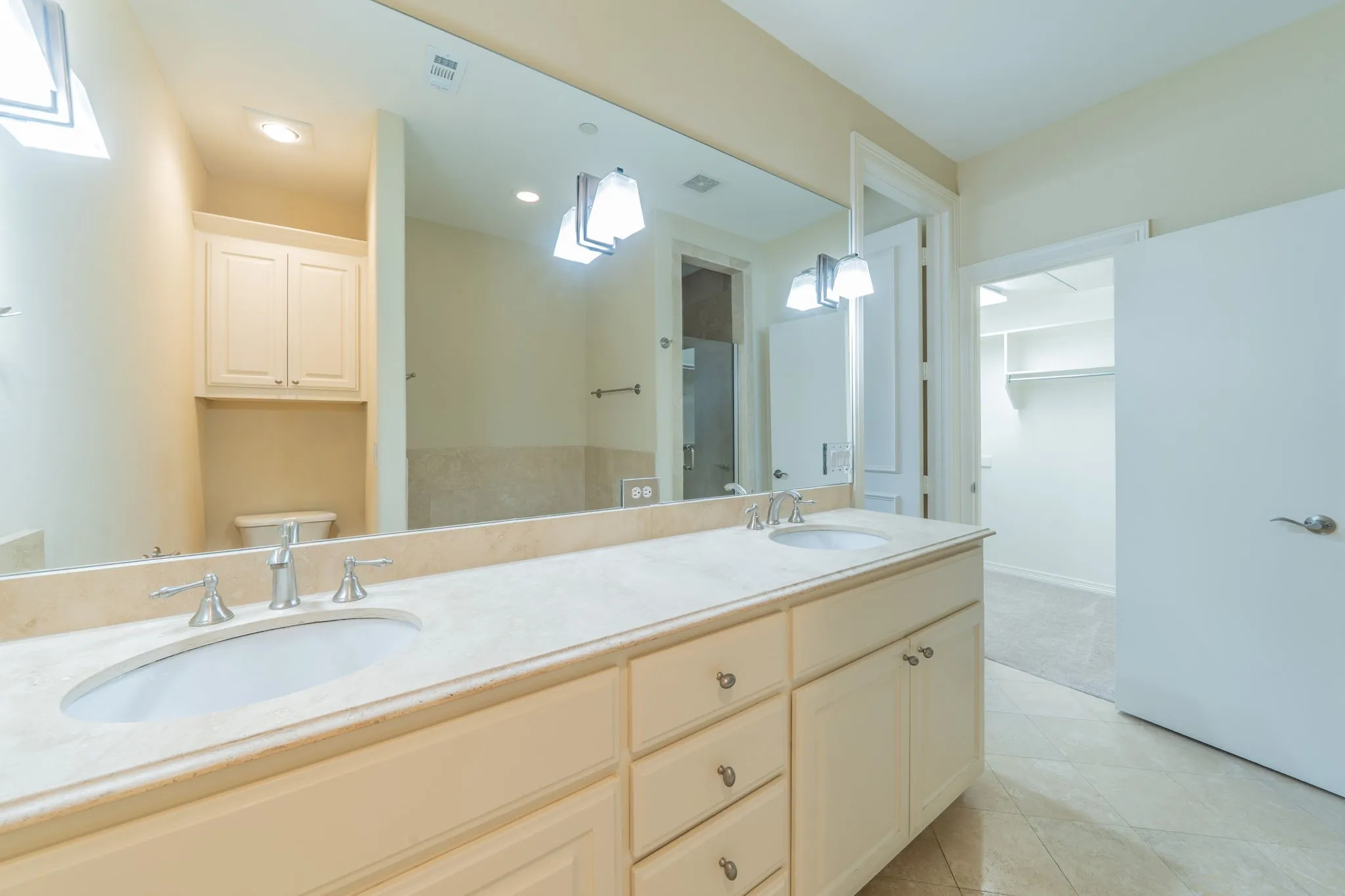 Townhouse For Rent in Dallas County , 4148 Grassmere Lane 2A, University Park, Texas 75205, 4 Bedroom, 4 Bathroom, 2 Garage spaces, 2,105 Sqft, built in 2007, mls#21058592, Real Estate Agent in University Park, Homes For Rent in Dallas county, Homes For Rent in University Park, Realtor in University Park Texas, Real Estate Brokerage Independent Realty Texas, Luminita Cordes Realtor