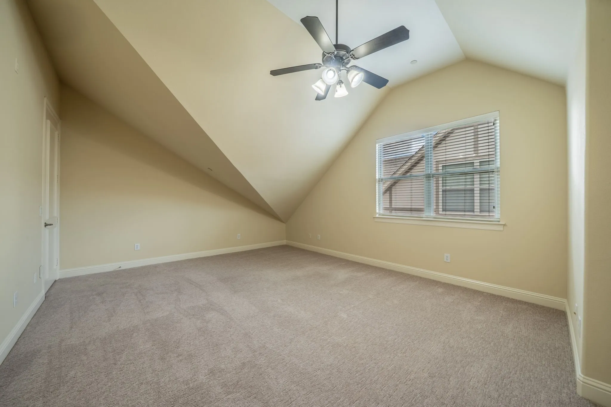 Townhouse For Rent in Dallas County , 4148 Grassmere Lane 2A, University Park, Texas 75205, 4 Bedroom, 4 Bathroom, 2 Garage spaces, 2,105 Sqft, built in 2007, mls#21058592, Real Estate Agent in University Park, Homes For Rent in Dallas county, Homes For Rent in University Park, Realtor in University Park Texas, Real Estate Brokerage Independent Realty Texas, Luminita Cordes Realtor