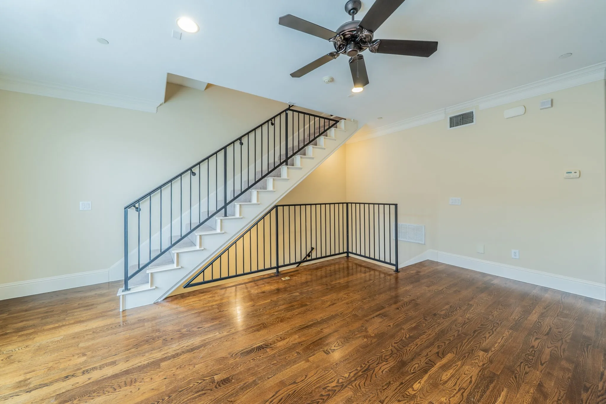 Townhouse For Rent in Dallas County , 4148 Grassmere Lane 2A, University Park, Texas 75205, 4 Bedroom, 4 Bathroom, 2 Garage spaces, 2,105 Sqft, built in 2007, mls#21058592, Real Estate Agent in University Park, Homes For Rent in Dallas county, Homes For Rent in University Park, Realtor in University Park Texas, Real Estate Brokerage Independent Realty Texas, Luminita Cordes Realtor