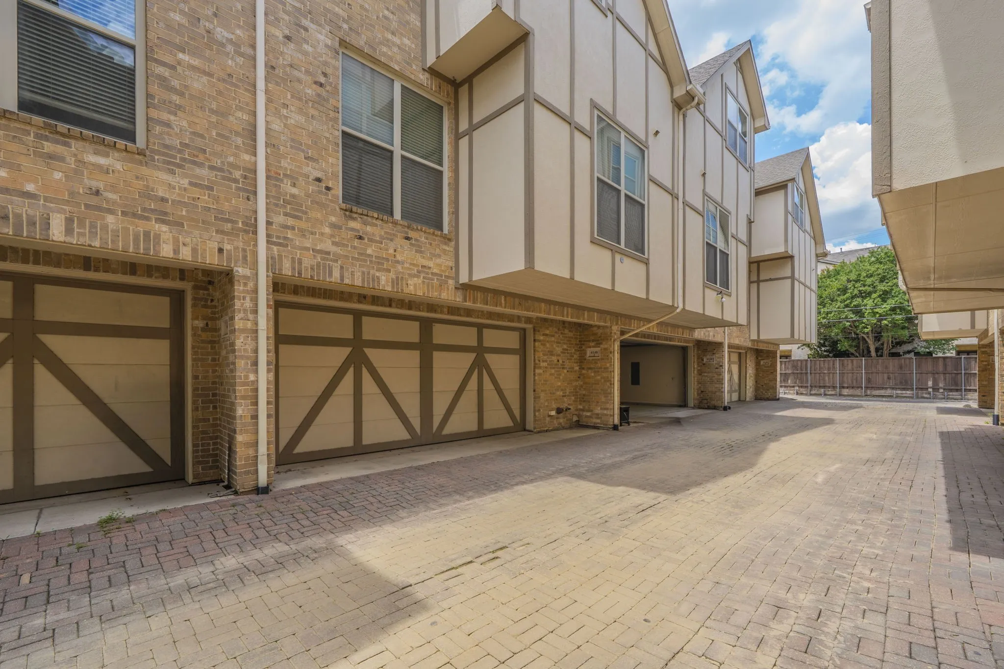 Townhouse For Rent in Dallas County , 4148 Grassmere Lane 2A, University Park, Texas 75205, 4 Bedroom, 4 Bathroom, 2 Garage spaces, 2,105 Sqft, built in 2007, mls#21058592, Real Estate Agent in University Park, Homes For Rent in Dallas county, Homes For Rent in University Park, Realtor in University Park Texas, Real Estate Brokerage Independent Realty Texas, Luminita Cordes Realtor