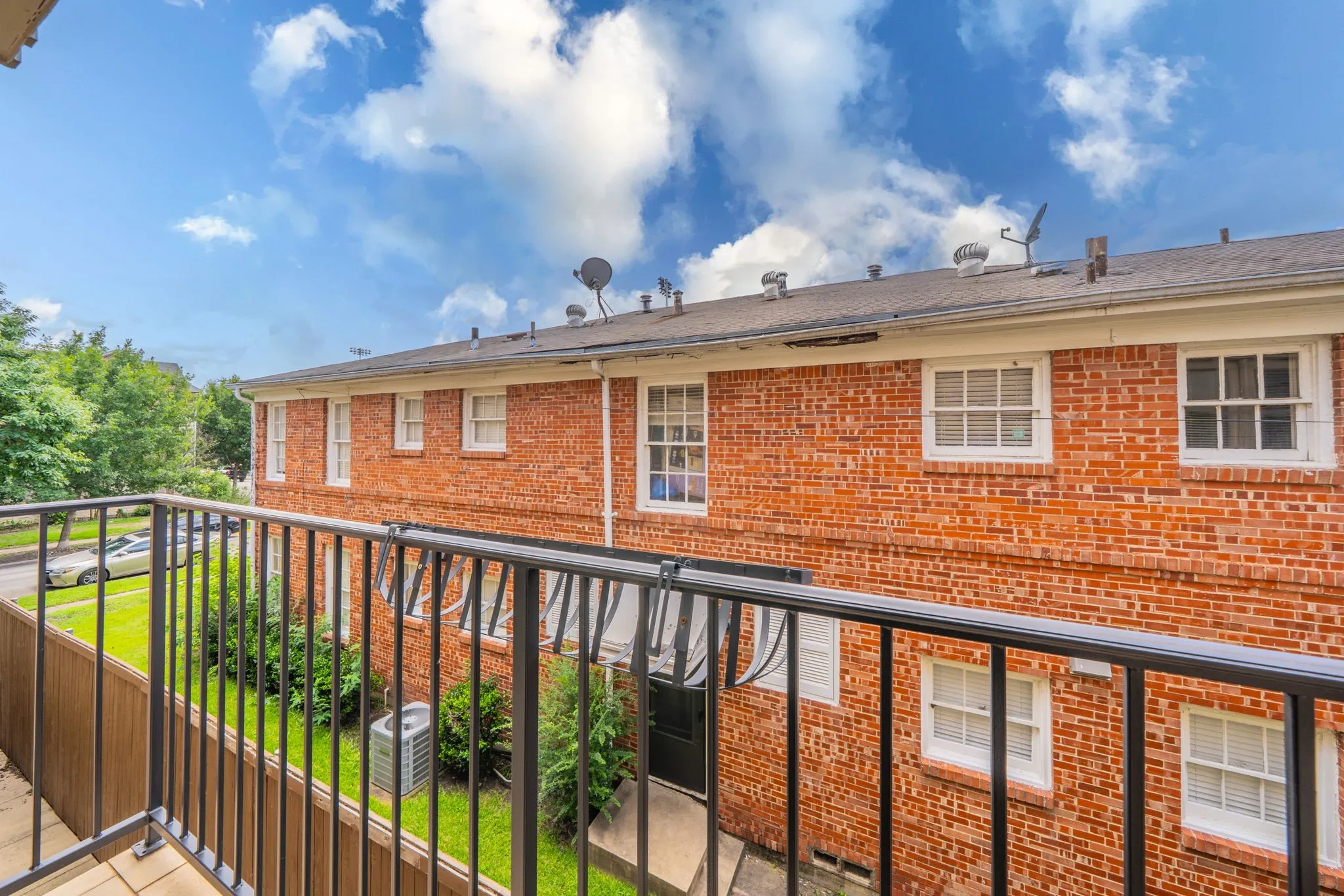 Townhouse For Rent in Dallas County , 4148 Grassmere Lane 2A, University Park, Texas 75205, 4 Bedroom, 4 Bathroom, 2 Garage spaces, 2,105 Sqft, built in 2007, mls#21058592, Real Estate Agent in University Park, Homes For Rent in Dallas county, Homes For Rent in University Park, Realtor in University Park Texas, Real Estate Brokerage Independent Realty Texas, Luminita Cordes Realtor