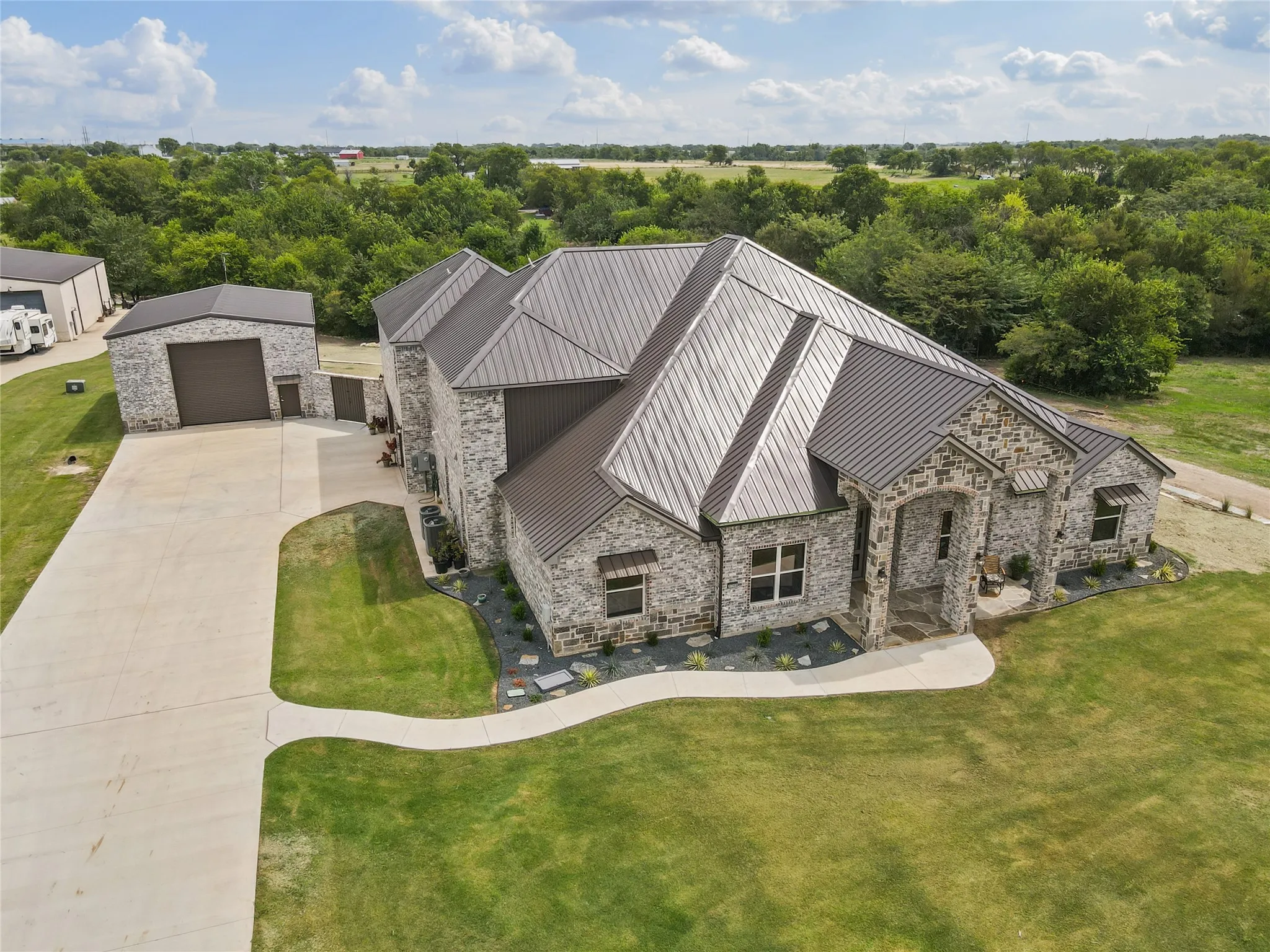 Single Family Residence For Sale in Collin County , 5705 Autumn Trail, Celina, Texas 75009, 7 Bedroom, 4 Bathroom, 4 Garage spaces, 4,415 Sqft, built in 2025, Preowned, Price $1,295,000, mls#21057890, Real Estate Agent in Celina, Homes For Sale in Collin county, Homes For Sale in Celina, Realtor in Celina Texas, Real Estate Brokerage Independent Realty Texas, Luminita Cordes Realtor