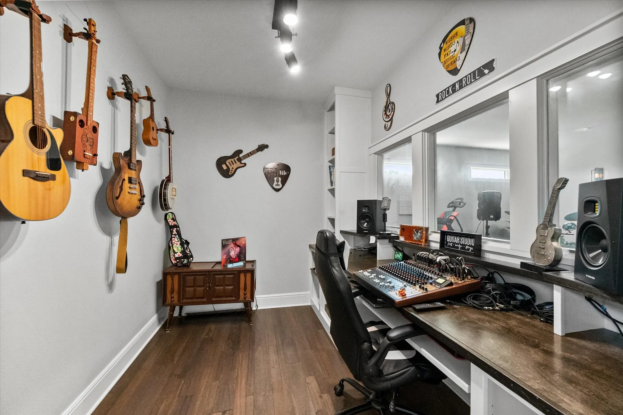 Stand alone music studio that can also be used for recording and producing!