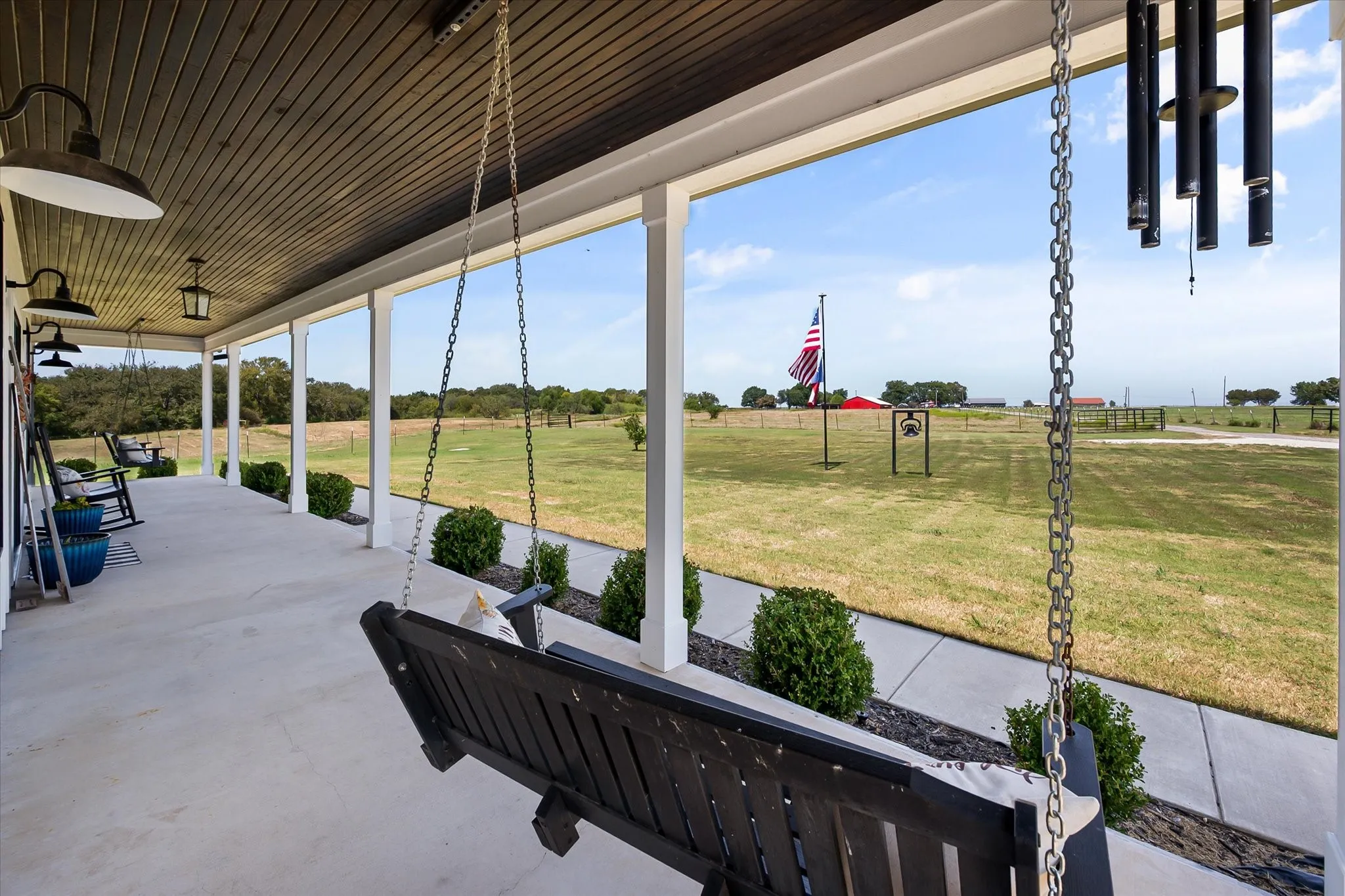 The gorgeous, over-sized front porch offers expansive views!