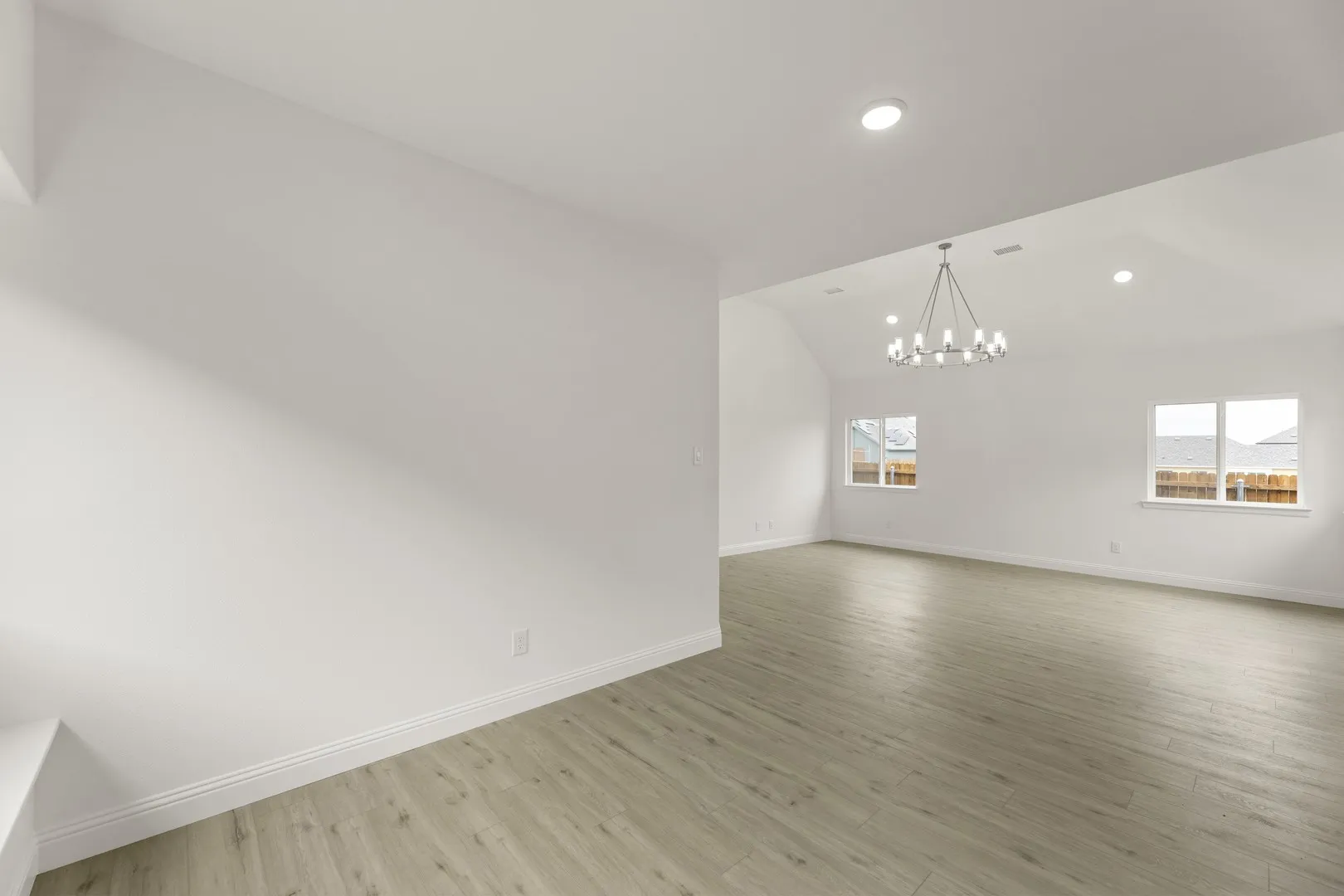 08. 1704 Meadow Crest - Dining (2)