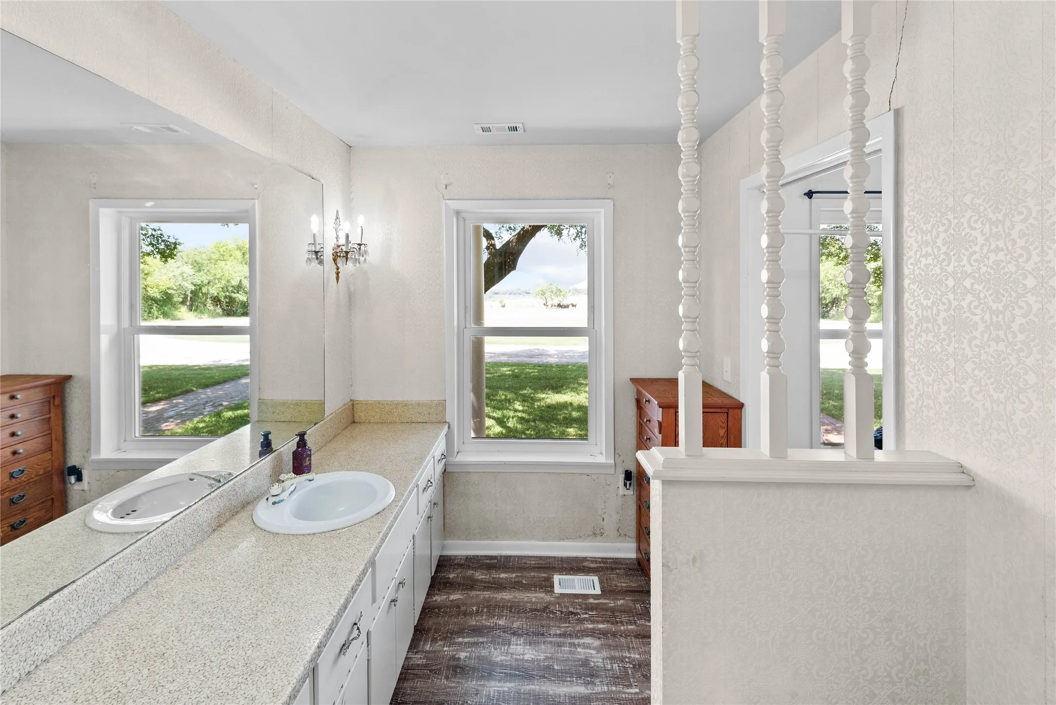 Improved Land For Sale in Hill County , 338 Hcr 2124 Loop, Whitney, Texas 76692, 0, 0, Garage spaces, 0 Sqft, built in 1970, mls#21057832, Real Estate Agent in Whitney, Homes For Sale in Hill county, Homes For Sale in Whitney, Realtor in Whitney Texas, Real Estate Brokerage Independent Realty Texas, Luminita Cordes Realtor