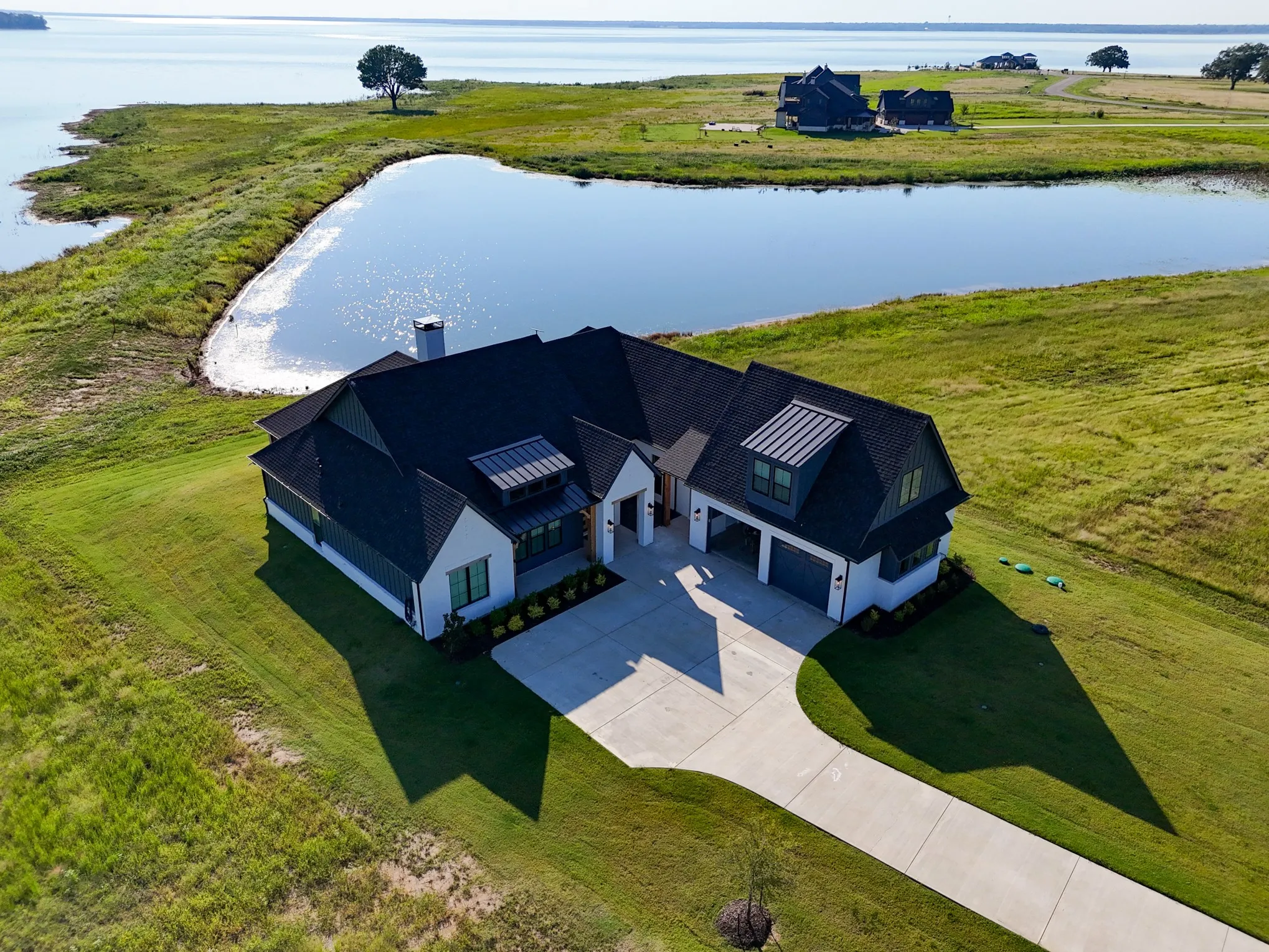 Aerial view of property and surrounding area with a large body of water