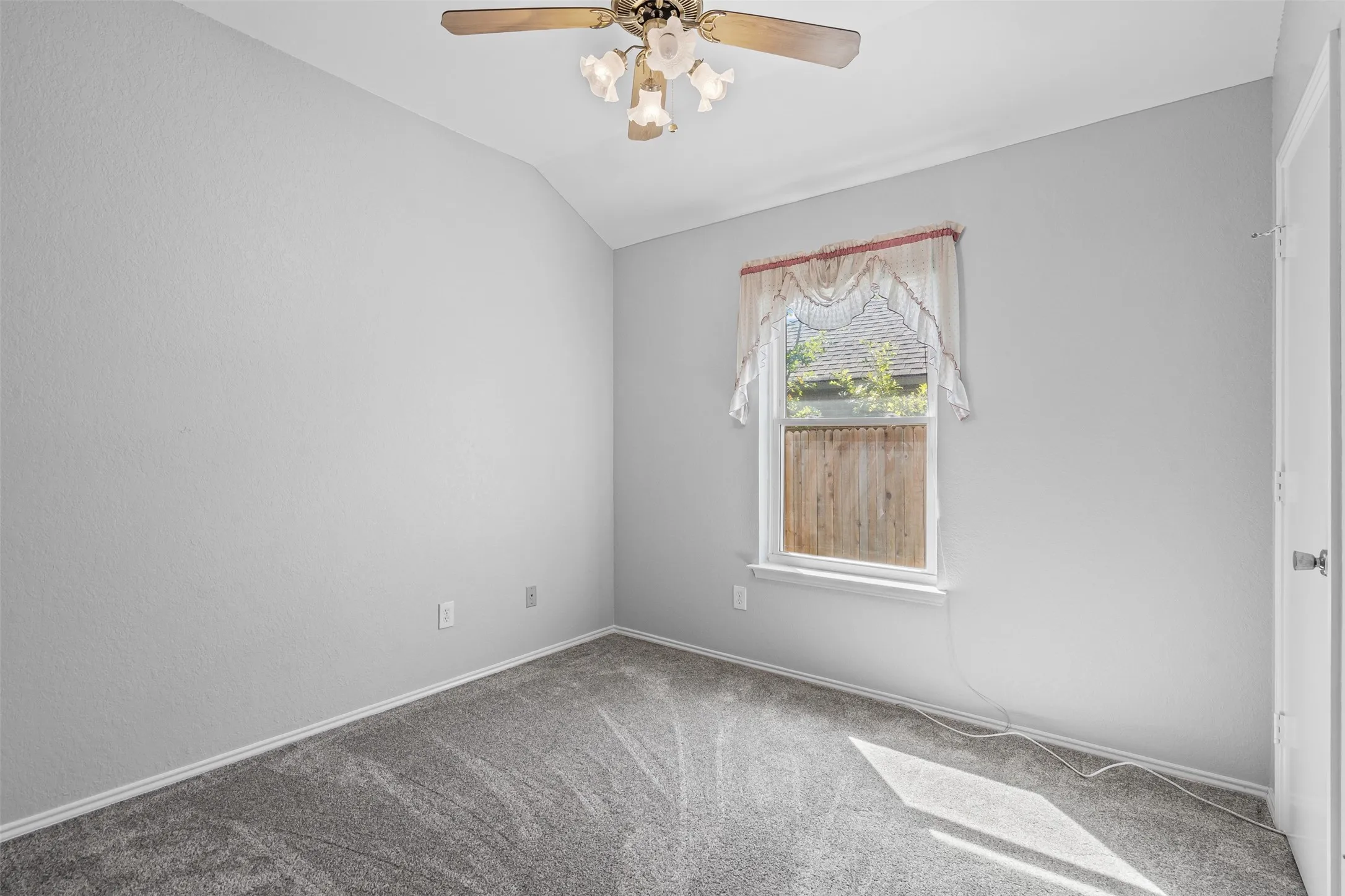 Middle Bedroom