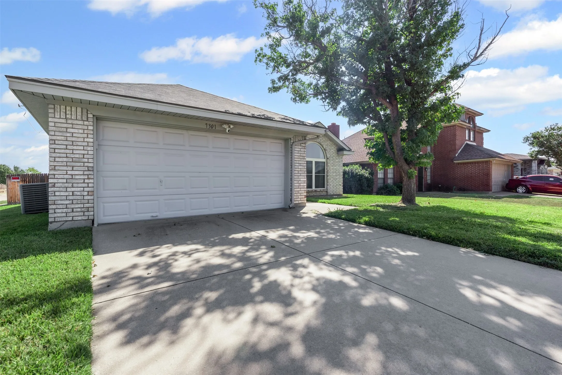 Single Family Residence For Sale in Tarrant County , 7301 Wagonwheel Road, Fort Worth, Texas 76133, 3 Bedroom, 2 Bathroom, 2 Garage spaces, 1,311 Sqft, built in 1989, mls#21059478, Real Estate Agent in Fort Worth, Homes For Sale in Tarrant county, Homes For Sale in Fort Worth, Realtor in Fort Worth Texas, Real Estate Brokerage Independent Realty Texas, Luminita Cordes Realtor