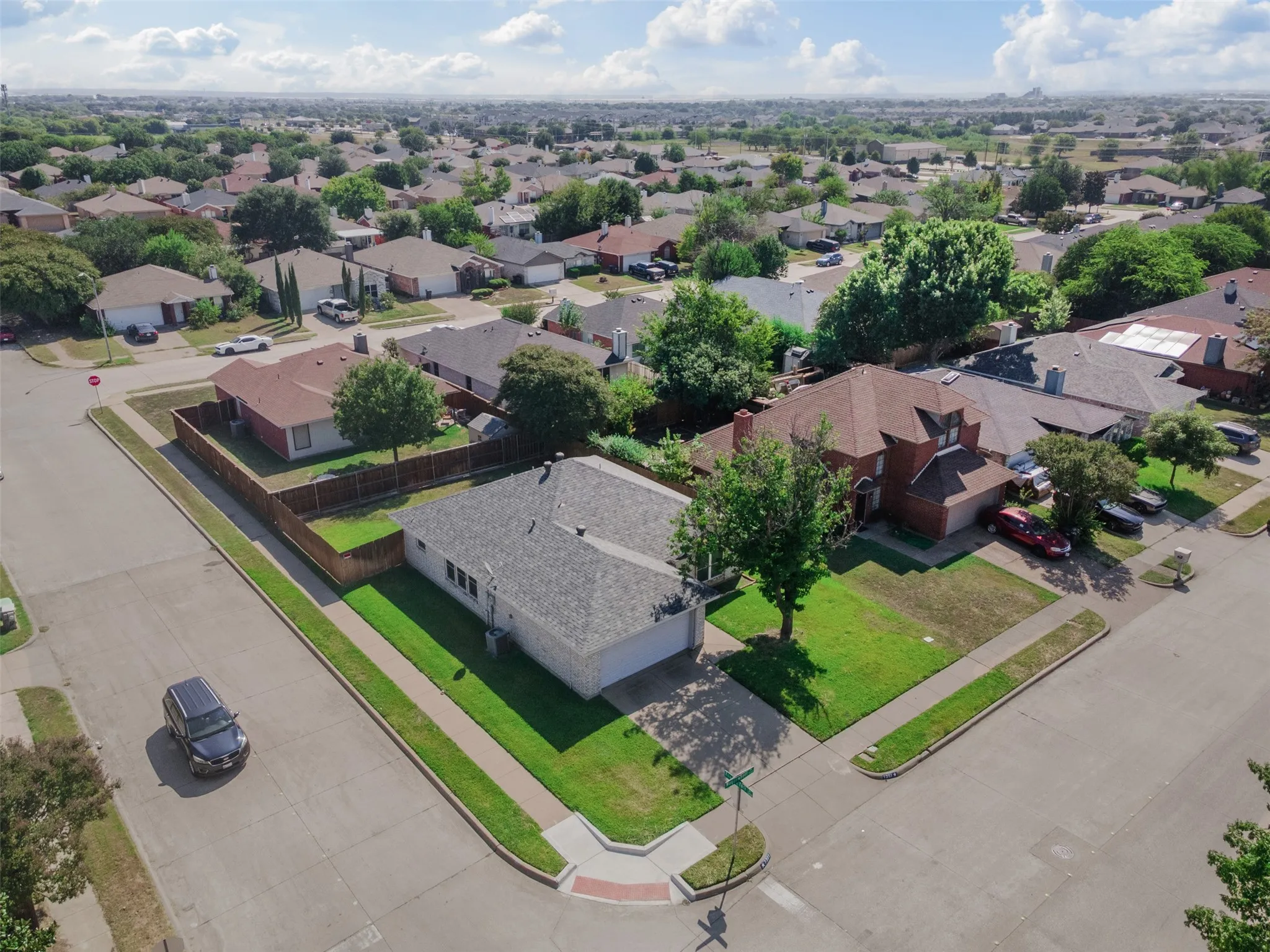 Single Family Residence For Sale in Tarrant County , 7301 Wagonwheel Road, Fort Worth, Texas 76133, 3 Bedroom, 2 Bathroom, 2 Garage spaces, 1,311 Sqft, built in 1989, mls#21059478, Real Estate Agent in Fort Worth, Homes For Sale in Tarrant county, Homes For Sale in Fort Worth, Realtor in Fort Worth Texas, Real Estate Brokerage Independent Realty Texas, Luminita Cordes Realtor