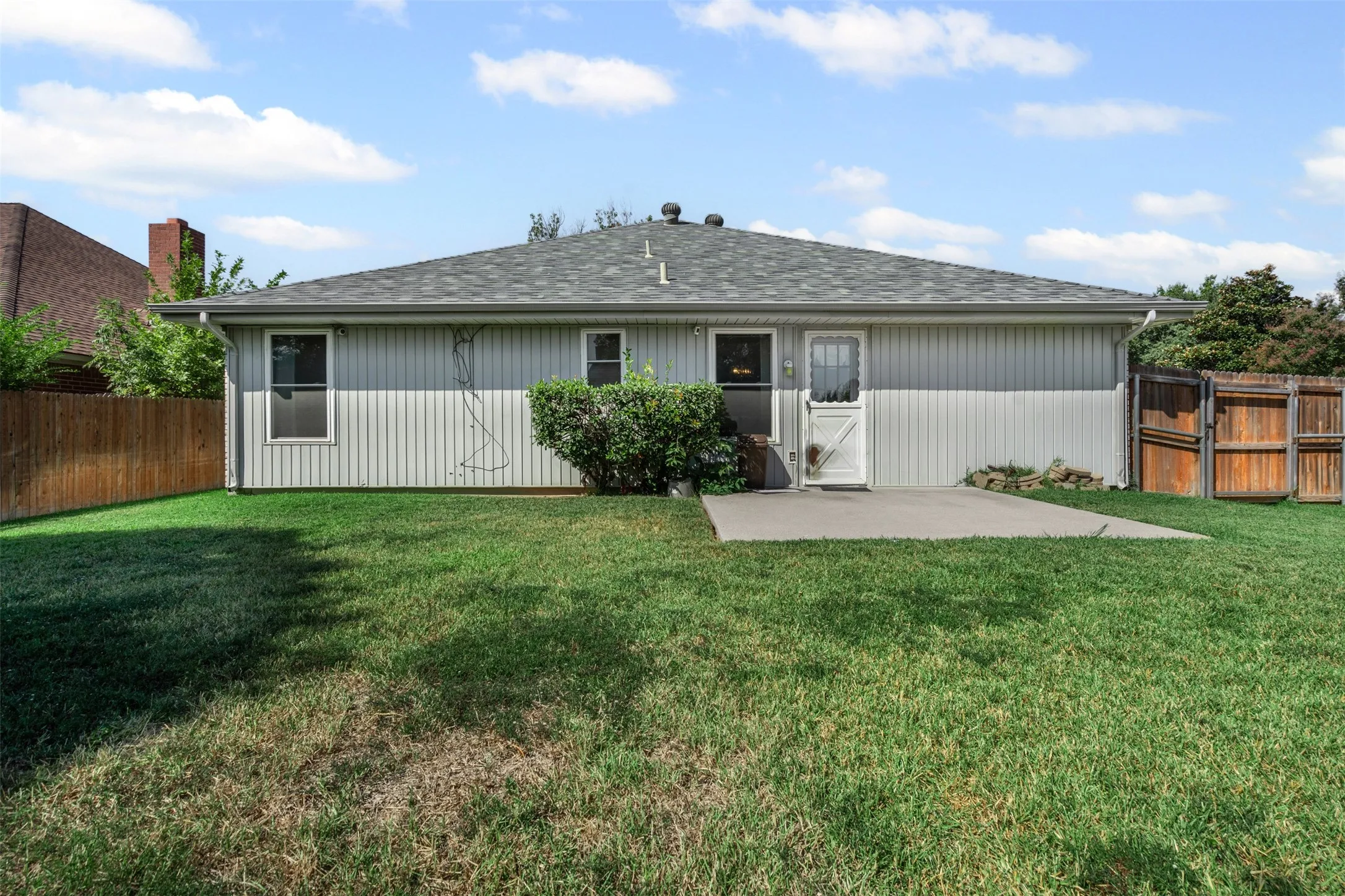Single Family Residence For Sale in Tarrant County , 7301 Wagonwheel Road, Fort Worth, Texas 76133, 3 Bedroom, 2 Bathroom, 2 Garage spaces, 1,311 Sqft, built in 1989, mls#21059478, Real Estate Agent in Fort Worth, Homes For Sale in Tarrant county, Homes For Sale in Fort Worth, Realtor in Fort Worth Texas, Real Estate Brokerage Independent Realty Texas, Luminita Cordes Realtor