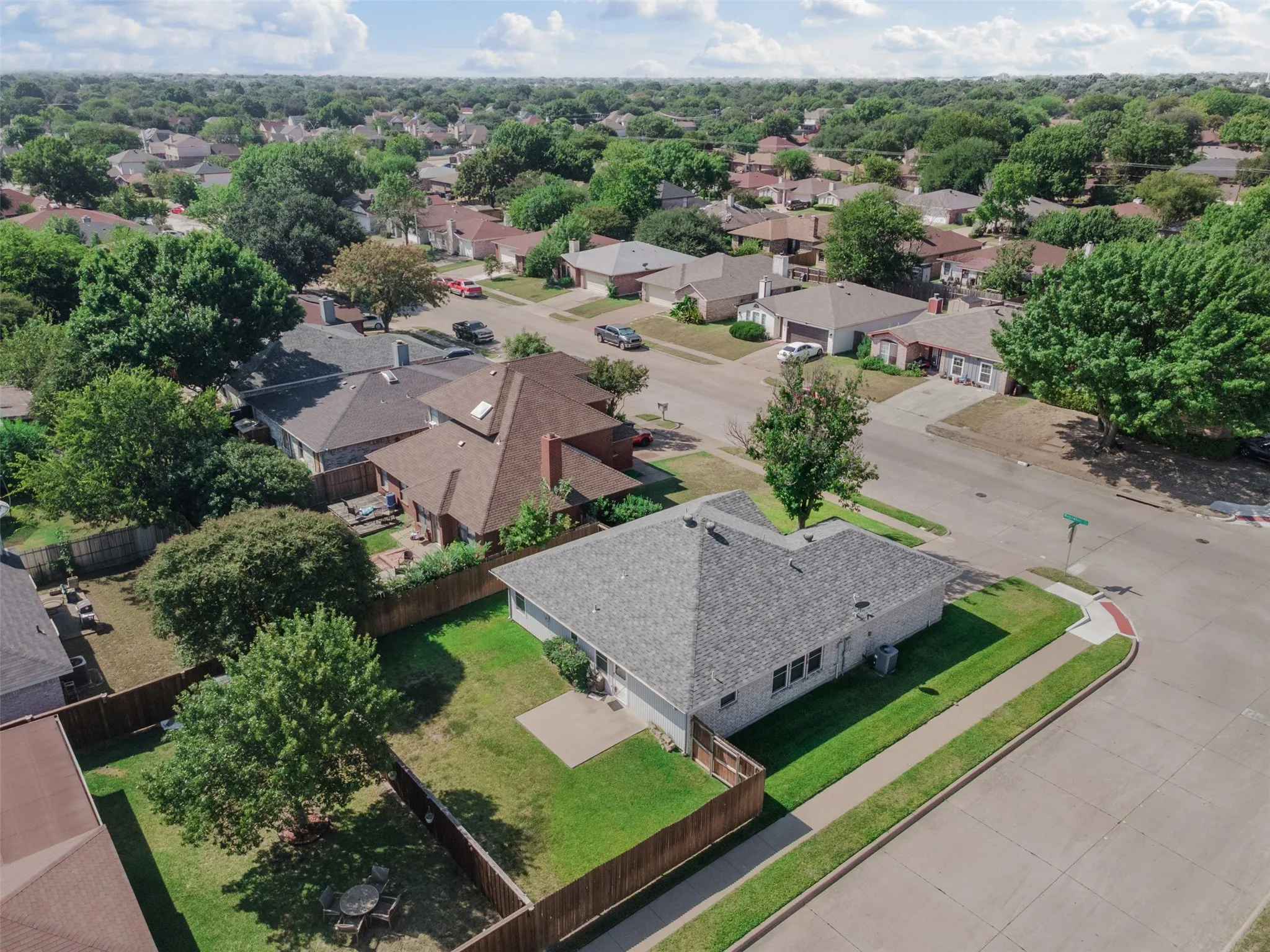Single Family Residence For Sale in Tarrant County , 7301 Wagonwheel Road, Fort Worth, Texas 76133, 3 Bedroom, 2 Bathroom, 2 Garage spaces, 1,311 Sqft, built in 1989, mls#21059478, Real Estate Agent in Fort Worth, Homes For Sale in Tarrant county, Homes For Sale in Fort Worth, Realtor in Fort Worth Texas, Real Estate Brokerage Independent Realty Texas, Luminita Cordes Realtor