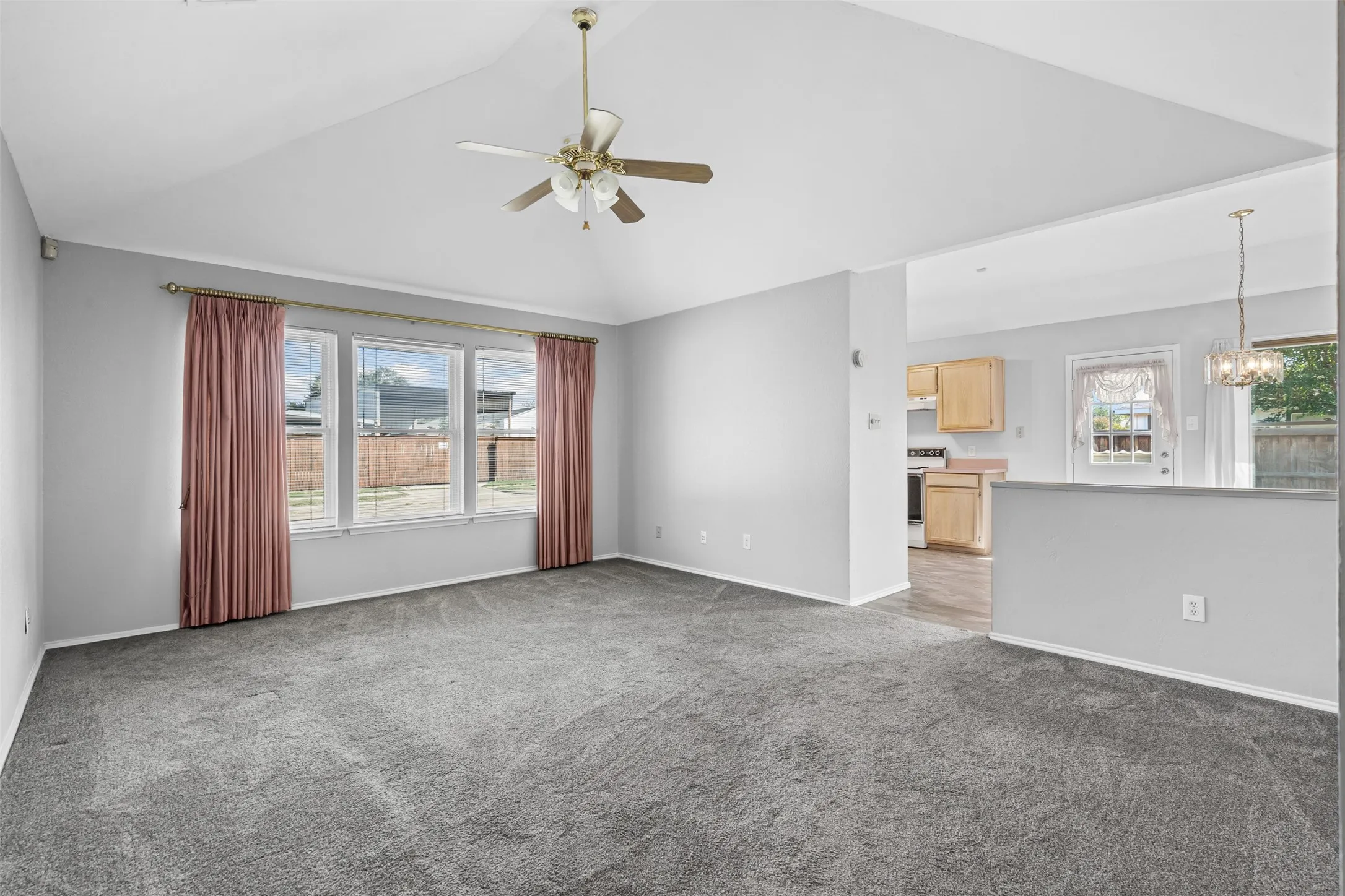 Single Family Residence For Sale in Tarrant County , 7301 Wagonwheel Road, Fort Worth, Texas 76133, 3 Bedroom, 2 Bathroom, 2 Garage spaces, 1,311 Sqft, built in 1989, mls#21059478, Real Estate Agent in Fort Worth, Homes For Sale in Tarrant county, Homes For Sale in Fort Worth, Realtor in Fort Worth Texas, Real Estate Brokerage Independent Realty Texas, Luminita Cordes Realtor