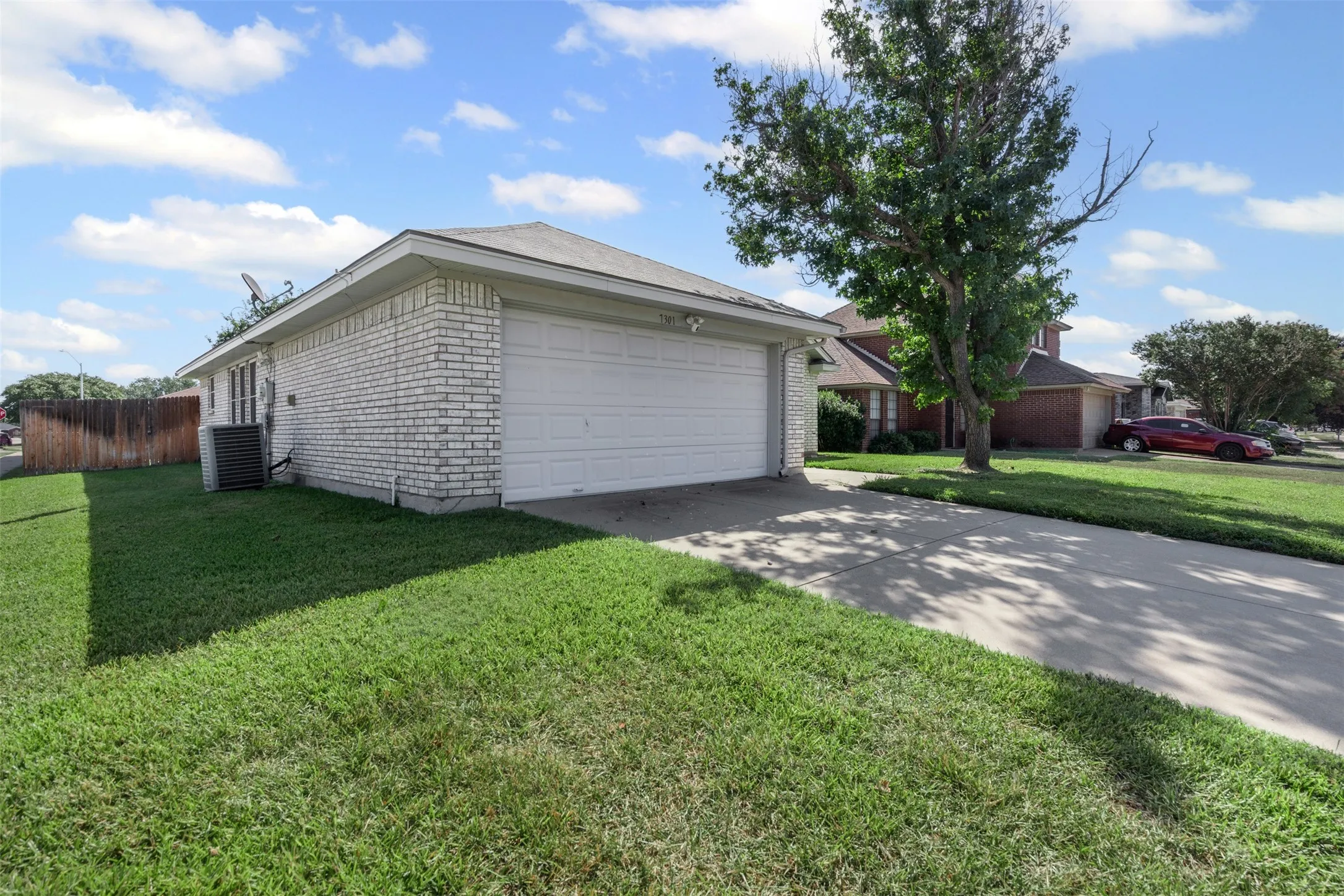 Single Family Residence For Sale in Tarrant County , 7301 Wagonwheel Road, Fort Worth, Texas 76133, 3 Bedroom, 2 Bathroom, 2 Garage spaces, 1,311 Sqft, built in 1989, mls#21059478, Real Estate Agent in Fort Worth, Homes For Sale in Tarrant county, Homes For Sale in Fort Worth, Realtor in Fort Worth Texas, Real Estate Brokerage Independent Realty Texas, Luminita Cordes Realtor