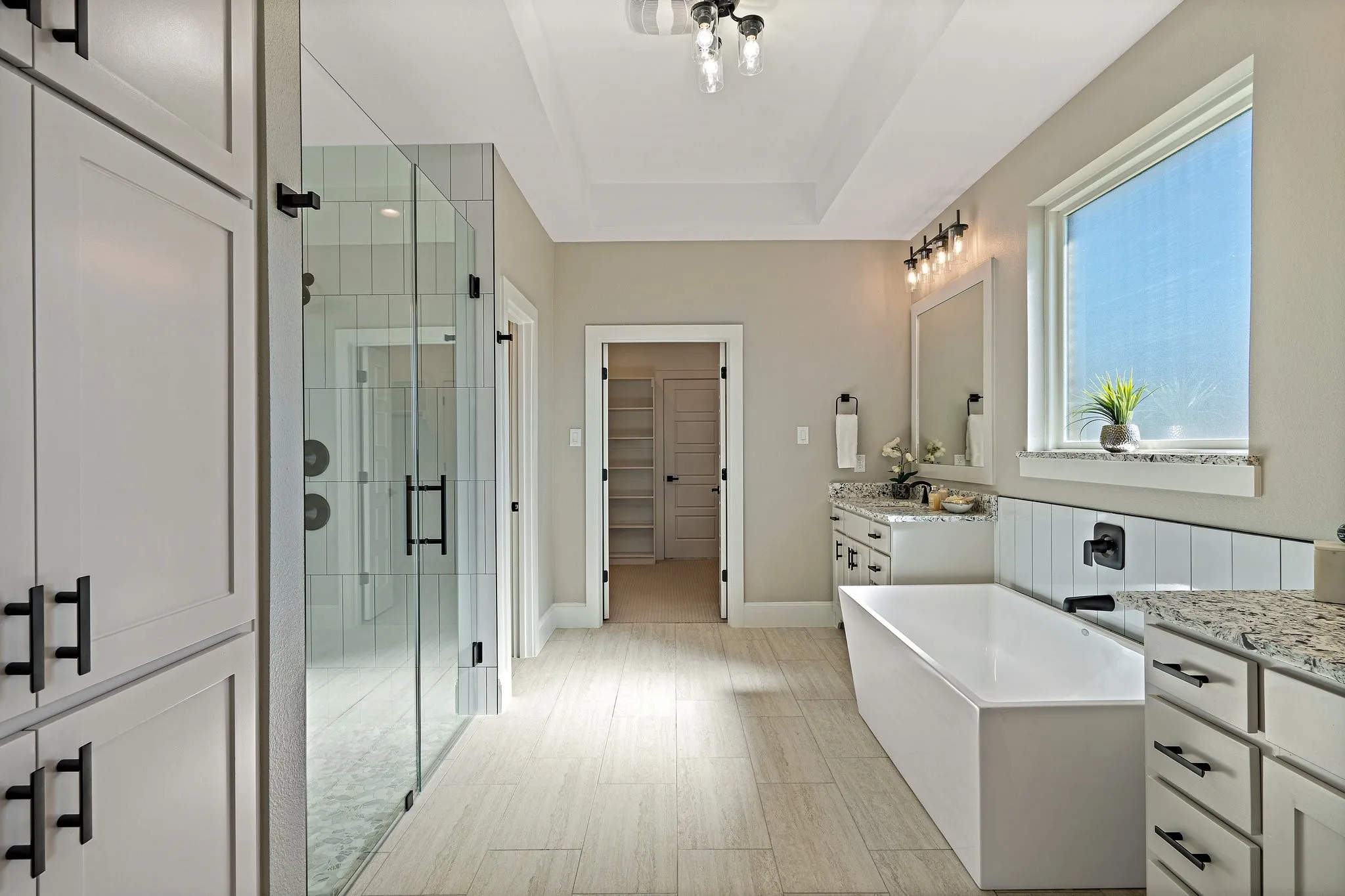 Shower & dual shower heads- one regular & the other rain shower head