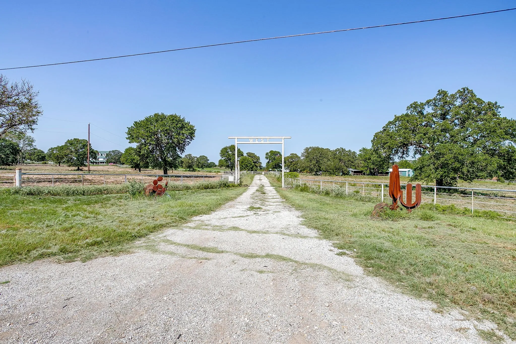 Single Family Residence For Sale in Parker County , 7726 W Highway 199, Springtown, Texas 76082, 4 Bedroom, 4 Bathroom, 4 Garage spaces, 3,153 Sqft, built in 2001, Preowned, mls#21059059, Real Estate Agent in Springtown, Homes For Sale in Parker county, Homes For Sale in Springtown, Realtor in Springtown Texas, Real Estate Brokerage Independent Realty Texas, Luminita Cordes Realtor