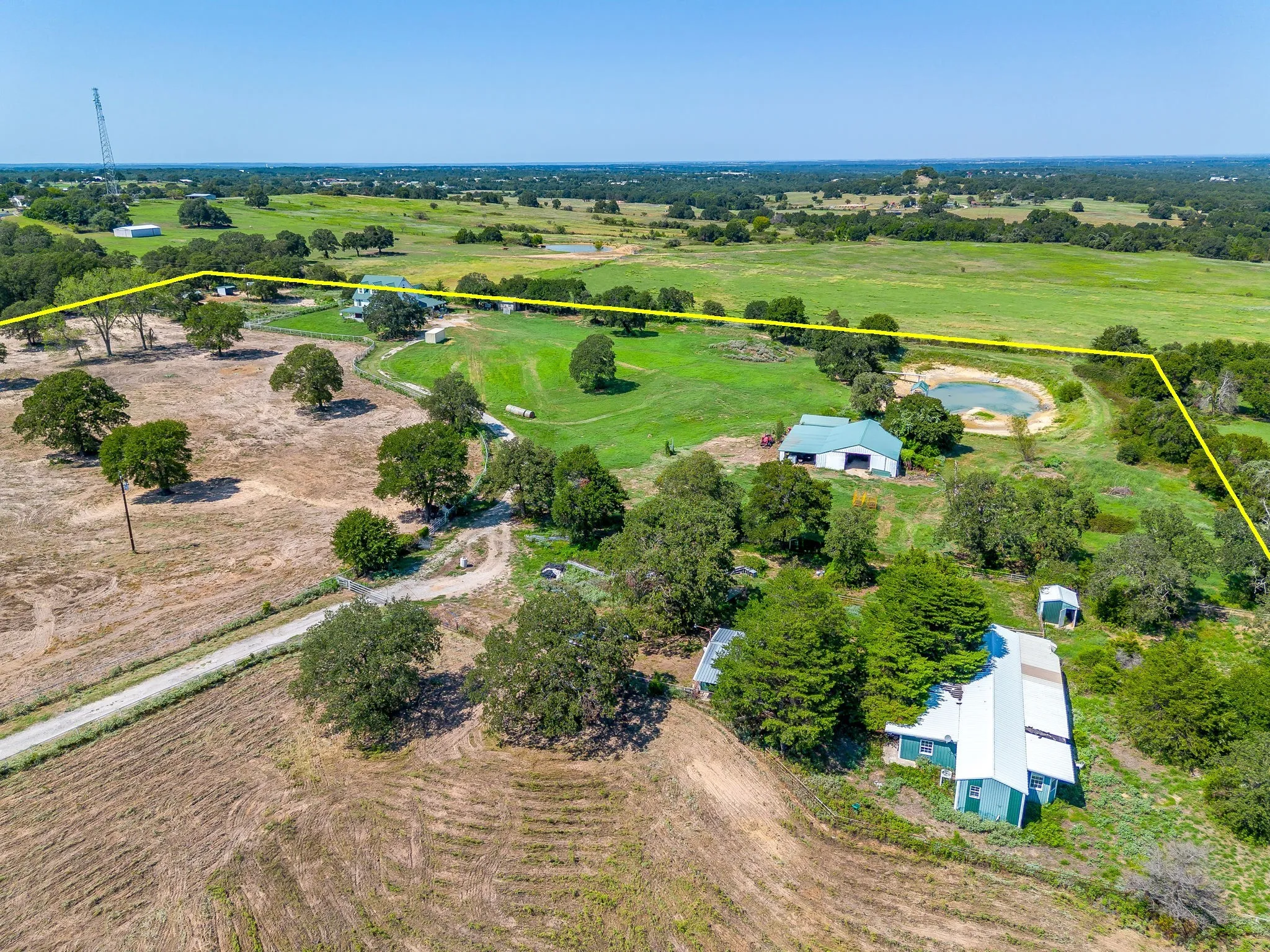 Single Family Residence For Sale in Parker County , 7726 W Highway 199, Springtown, Texas 76082, 4 Bedroom, 4 Bathroom, 4 Garage spaces, 3,153 Sqft, built in 2001, Preowned, mls#21059059, Real Estate Agent in Springtown, Homes For Sale in Parker county, Homes For Sale in Springtown, Realtor in Springtown Texas, Real Estate Brokerage Independent Realty Texas, Luminita Cordes Realtor