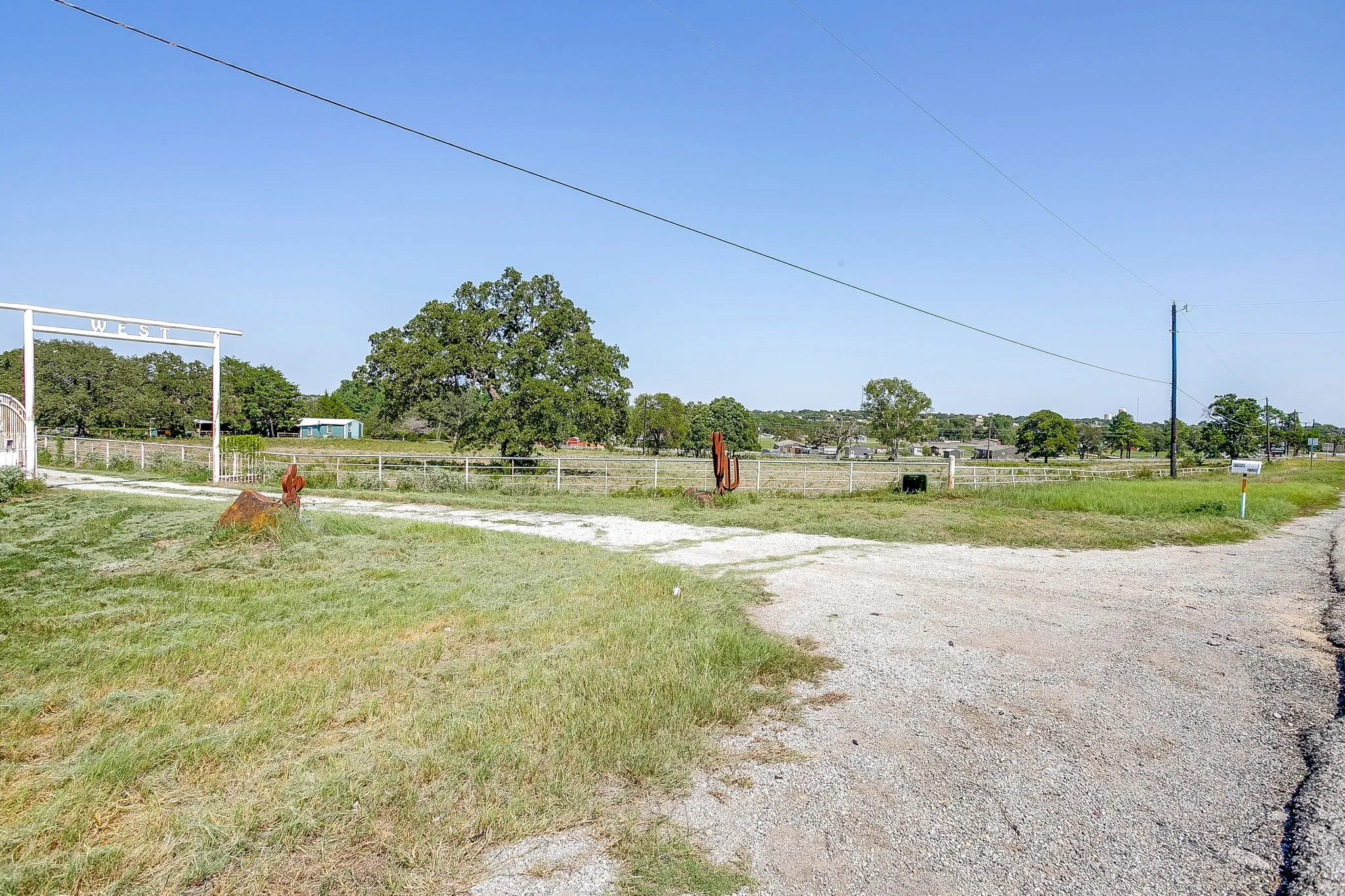 Single Family Residence For Sale in Parker County , 7726 W Highway 199, Springtown, Texas 76082, 4 Bedroom, 4 Bathroom, 4 Garage spaces, 3,153 Sqft, built in 2001, Preowned, mls#21059059, Real Estate Agent in Springtown, Homes For Sale in Parker county, Homes For Sale in Springtown, Realtor in Springtown Texas, Real Estate Brokerage Independent Realty Texas, Luminita Cordes Realtor