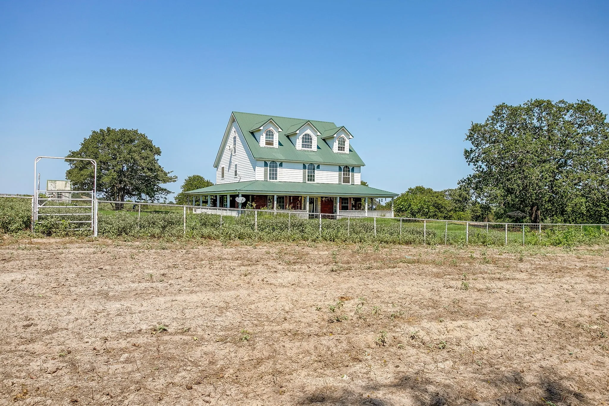 Single Family Residence For Sale in Parker County , 7726 W Highway 199, Springtown, Texas 76082, 4 Bedroom, 4 Bathroom, 4 Garage spaces, 3,153 Sqft, built in 2001, Preowned, mls#21059059, Real Estate Agent in Springtown, Homes For Sale in Parker county, Homes For Sale in Springtown, Realtor in Springtown Texas, Real Estate Brokerage Independent Realty Texas, Luminita Cordes Realtor