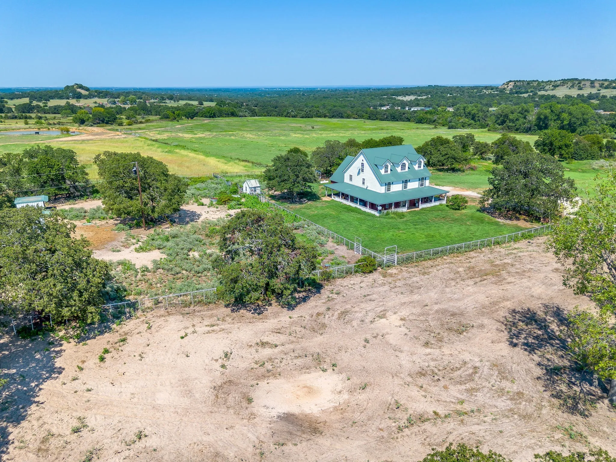 Single Family Residence For Sale in Parker County , 7726 W Highway 199, Springtown, Texas 76082, 4 Bedroom, 4 Bathroom, 4 Garage spaces, 3,153 Sqft, built in 2001, Preowned, mls#21059059, Real Estate Agent in Springtown, Homes For Sale in Parker county, Homes For Sale in Springtown, Realtor in Springtown Texas, Real Estate Brokerage Independent Realty Texas, Luminita Cordes Realtor