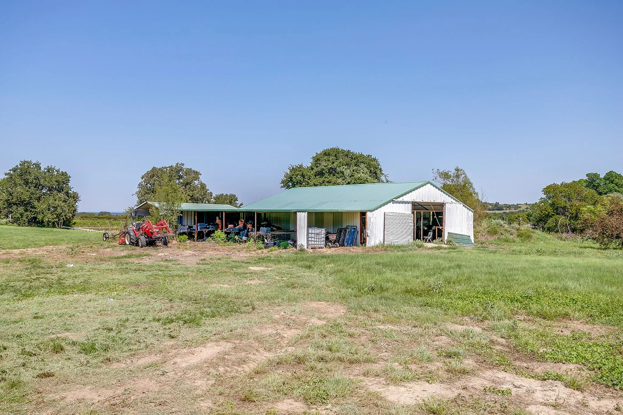 Single Family Residence For Sale in Parker County , 7726 W Highway 199, Springtown, Texas 76082, 4 Bedroom, 4 Bathroom, 4 Garage spaces, 3,153 Sqft, built in 2001, Preowned, mls#21059059, Real Estate Agent in Springtown, Homes For Sale in Parker county, Homes For Sale in Springtown, Realtor in Springtown Texas, Real Estate Brokerage Independent Realty Texas, Luminita Cordes Realtor