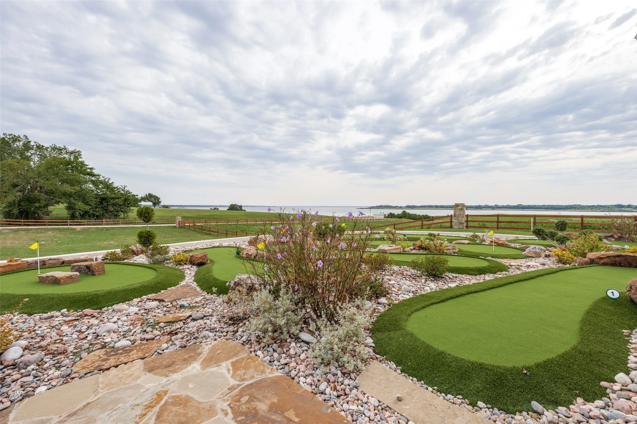 View of yard featuring a putting green