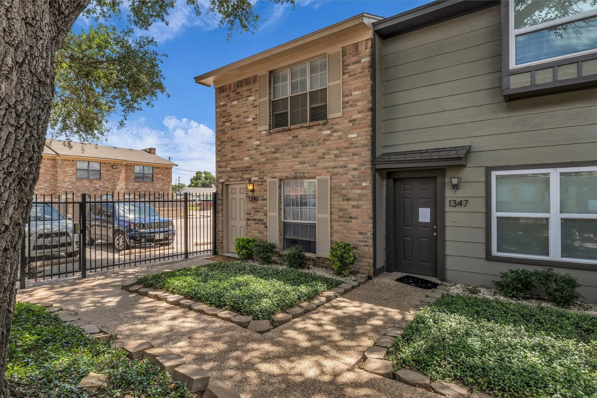 Condominium For Sale in Mc Lennan County , 1349 S 11th Street, Waco, Texas 76706, 2 Bedroom, 3 Bathroom, Garage spaces, 1,164 Sqft, built in 1982, mls#21059948, Real Estate Agent in Waco, Homes For Sale in Mc Lennan county, Homes For Sale in Waco, Realtor in Waco Texas, Real Estate Brokerage Independent Realty Texas, Luminita Cordes Realtor
