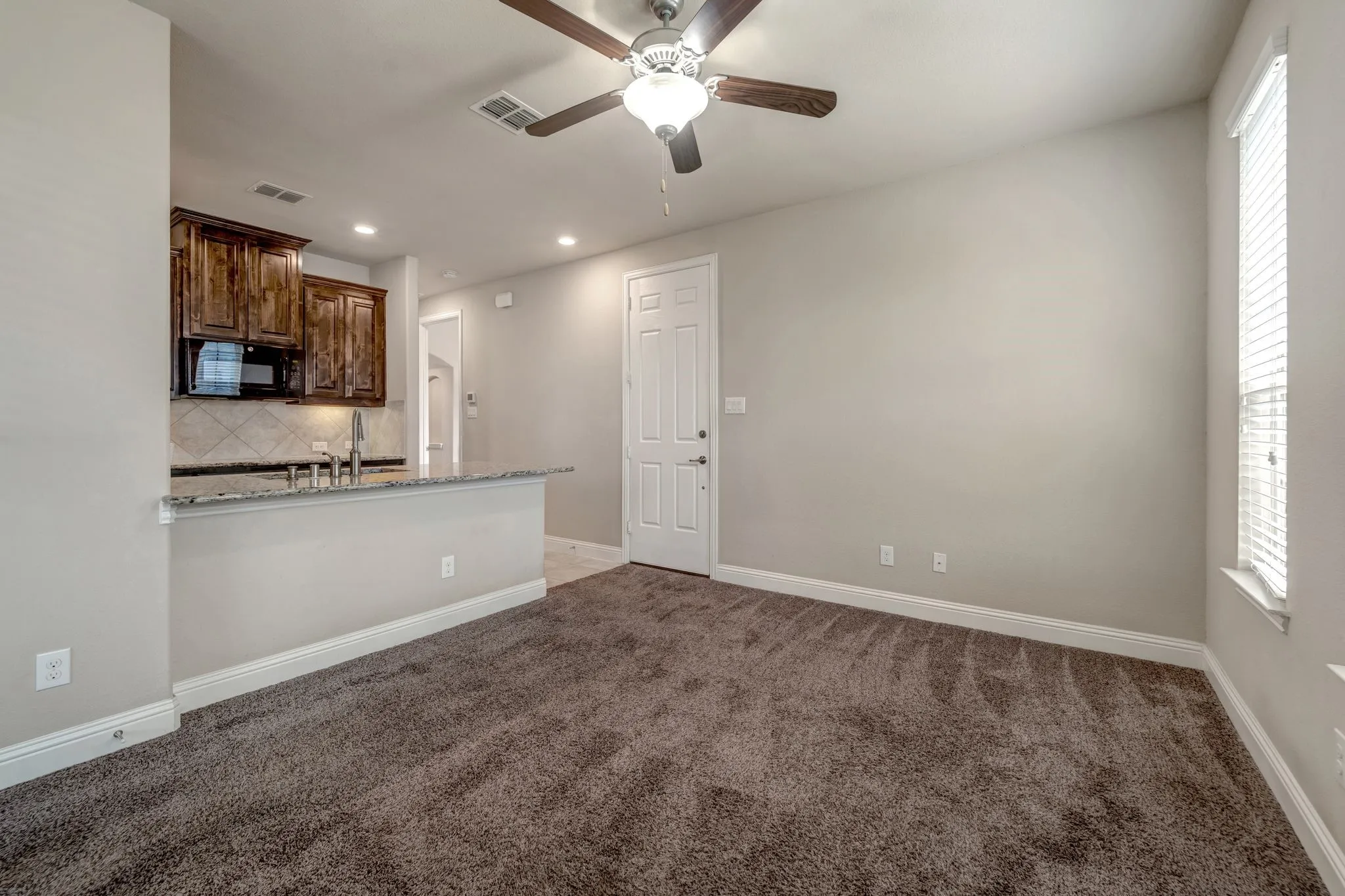 Private In Law - Private apartment with it's own exterior entrance!! Great for kids and guests too!