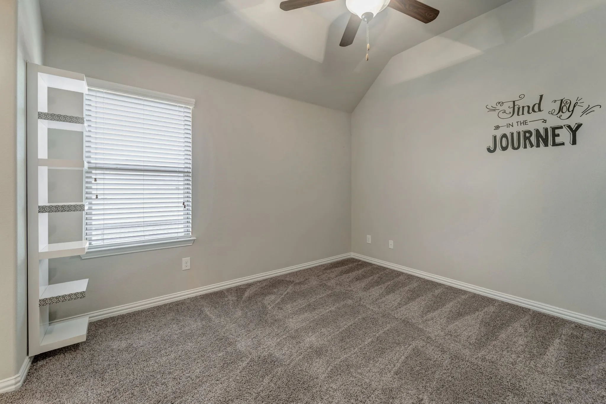 Spacious upstairs bedroom with Jack and Jill bathroom. Great coset space!