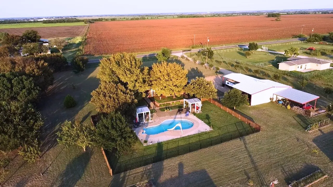 Single Family Residence For Sale in Ellis County , 784 Fm 55, Waxahachie, Texas 75165, 5 Bedroom, 3 Bathroom, 2 Garage spaces, 2,733 Sqft, built in 2003, mls#21060243, Real Estate Agent in Waxahachie, Homes For Sale in Ellis county, Homes For Sale in Waxahachie, Realtor in Waxahachie Texas, Real Estate Brokerage Independent Realty Texas, Luminita Cordes Realtor