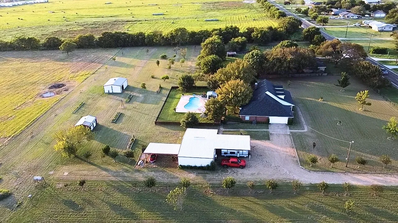 Single Family Residence For Sale in Ellis County , 784 Fm 55, Waxahachie, Texas 75165, 5 Bedroom, 3 Bathroom, 2 Garage spaces, 2,733 Sqft, built in 2003, mls#21060243, Real Estate Agent in Waxahachie, Homes For Sale in Ellis county, Homes For Sale in Waxahachie, Realtor in Waxahachie Texas, Real Estate Brokerage Independent Realty Texas, Luminita Cordes Realtor