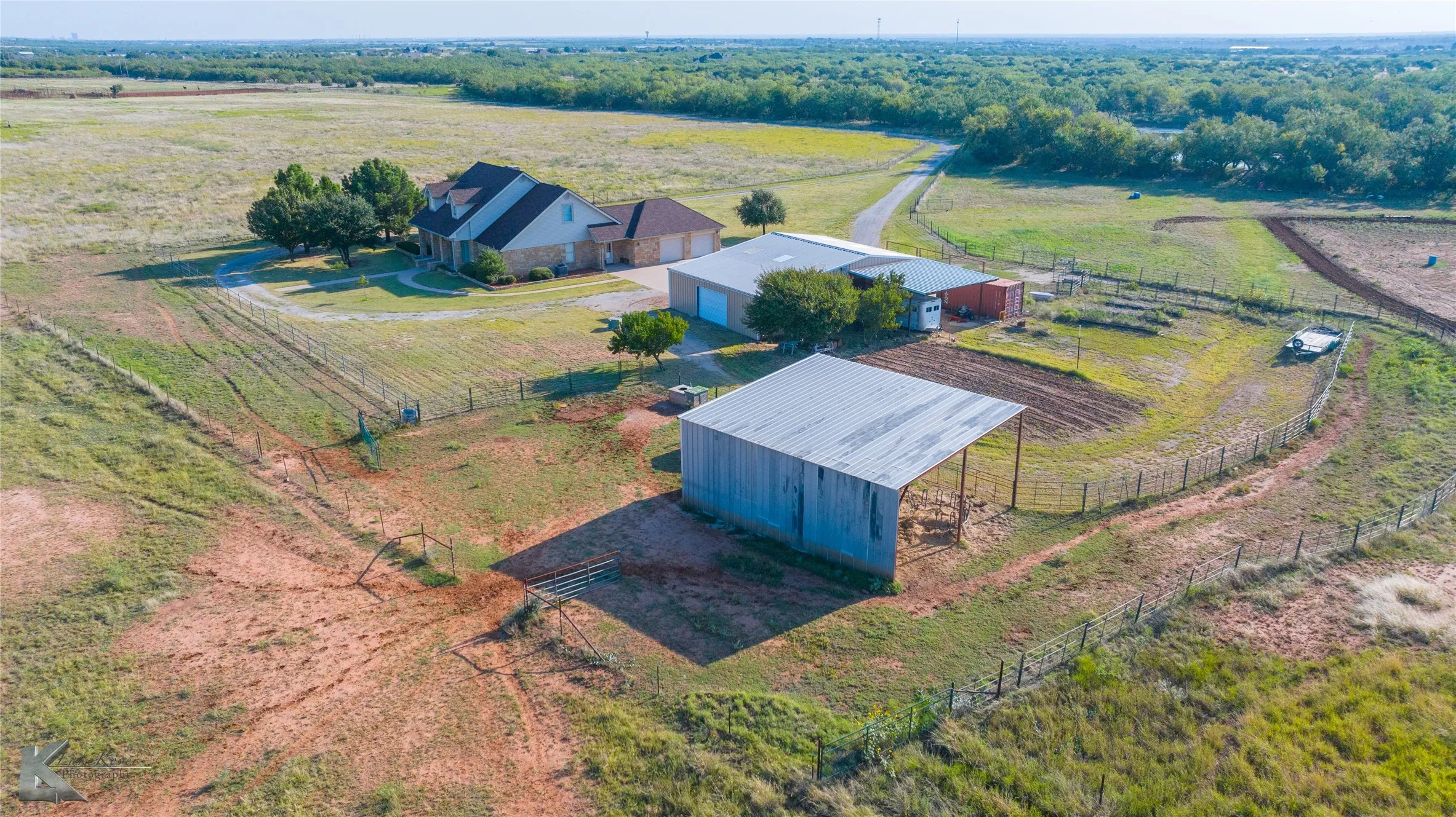 Farm For Sale in Taylor County , 209 CR 336, Tuscola, Texas 79562, 4 Bedroom, 4 Bathroom, 2 Garage spaces, 3,499 Sqft, built in 2005, mls#21060334, Real Estate Agent in Tuscola, Homes For Sale in Taylor county, Homes For Sale in Tuscola, Realtor in Tuscola Texas, Real Estate Brokerage Independent Realty Texas, Luminita Cordes Realtor