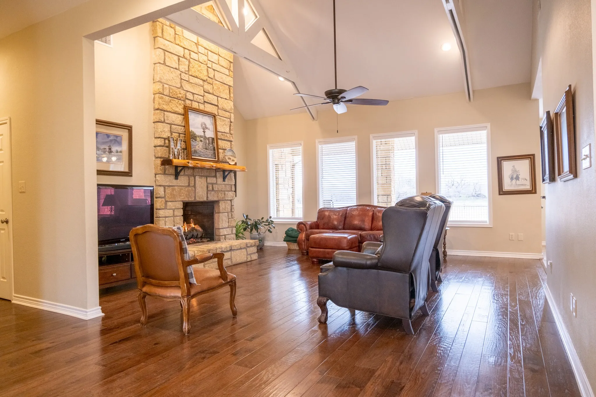 Farm For Sale in Taylor County , 209 CR 336, Tuscola, Texas 79562, 4 Bedroom, 4 Bathroom, 2 Garage spaces, 3,499 Sqft, built in 2005, mls#21060334, Real Estate Agent in Tuscola, Homes For Sale in Taylor county, Homes For Sale in Tuscola, Realtor in Tuscola Texas, Real Estate Brokerage Independent Realty Texas, Luminita Cordes Realtor