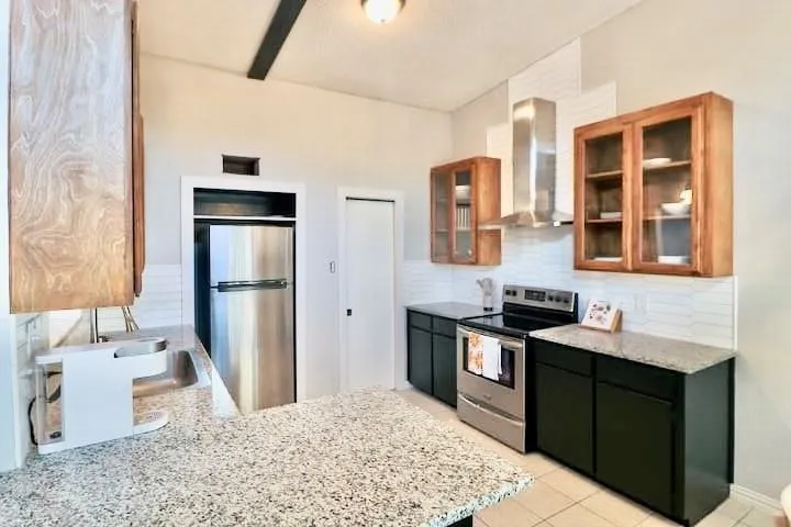 Duplex For Rent in Tarrant County , 2708 Mc Cart Avenue, Fort Worth, Texas 76110, 2 Bedroom, 2 Bathroom, Garage spaces, 1,045 Sqft, built in 1976, Preowned, mls#21060688, Real Estate Agent in Fort Worth, Homes For Rent in Tarrant county, Homes For Rent in Fort Worth, Realtor in Fort Worth Texas, Real Estate Brokerage Independent Realty Texas, Luminita Cordes Realtor