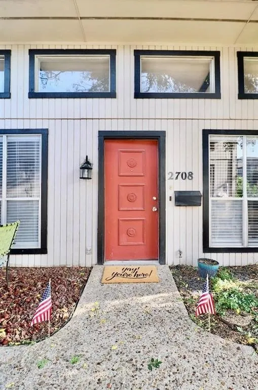 Duplex For Rent in Tarrant County , 2708 Mc Cart Avenue, Fort Worth, Texas 76110, 2 Bedroom, 2 Bathroom, Garage spaces, 1,045 Sqft, built in 1976, Preowned, mls#21060688, Real Estate Agent in Fort Worth, Homes For Rent in Tarrant county, Homes For Rent in Fort Worth, Realtor in Fort Worth Texas, Real Estate Brokerage Independent Realty Texas, Luminita Cordes Realtor