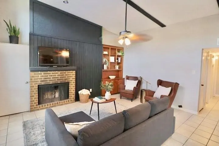Duplex For Rent in Tarrant County , 2708 Mc Cart Avenue, Fort Worth, Texas 76110, 2 Bedroom, 2 Bathroom, Garage spaces, 1,045 Sqft, built in 1976, Preowned, mls#21060688, Real Estate Agent in Fort Worth, Homes For Rent in Tarrant county, Homes For Rent in Fort Worth, Realtor in Fort Worth Texas, Real Estate Brokerage Independent Realty Texas, Luminita Cordes Realtor
