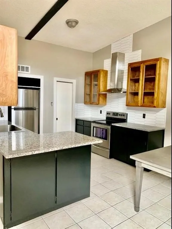 Duplex For Rent in Tarrant County , 2708 Mc Cart Avenue, Fort Worth, Texas 76110, 2 Bedroom, 2 Bathroom, Garage spaces, 1,045 Sqft, built in 1976, Preowned, mls#21060688, Real Estate Agent in Fort Worth, Homes For Rent in Tarrant county, Homes For Rent in Fort Worth, Realtor in Fort Worth Texas, Real Estate Brokerage Independent Realty Texas, Luminita Cordes Realtor