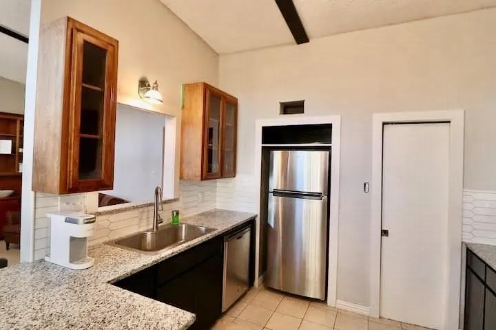 Duplex For Rent in Tarrant County , 2708 Mc Cart Avenue, Fort Worth, Texas 76110, 2 Bedroom, 2 Bathroom, Garage spaces, 1,045 Sqft, built in 1976, Preowned, mls#21060688, Real Estate Agent in Fort Worth, Homes For Rent in Tarrant county, Homes For Rent in Fort Worth, Realtor in Fort Worth Texas, Real Estate Brokerage Independent Realty Texas, Luminita Cordes Realtor