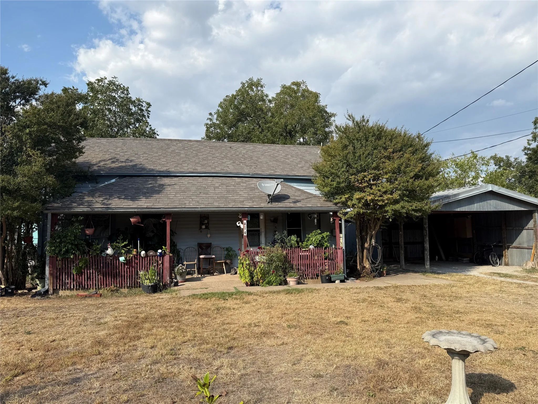 Single Family Residence For Sale in Erath County , 414 E Harris Street, Dublin, Texas 76446, 3 Bedroom, 1 Bathroom, Garage spaces, 1,456 Sqft, built in 1900, Preowned, mls#21061137, Real Estate Agent in Dublin, Homes For Sale in Erath county, Homes For Sale in Dublin, Realtor in Dublin Texas, Real Estate Brokerage Independent Realty Texas, Luminita Cordes Realtor