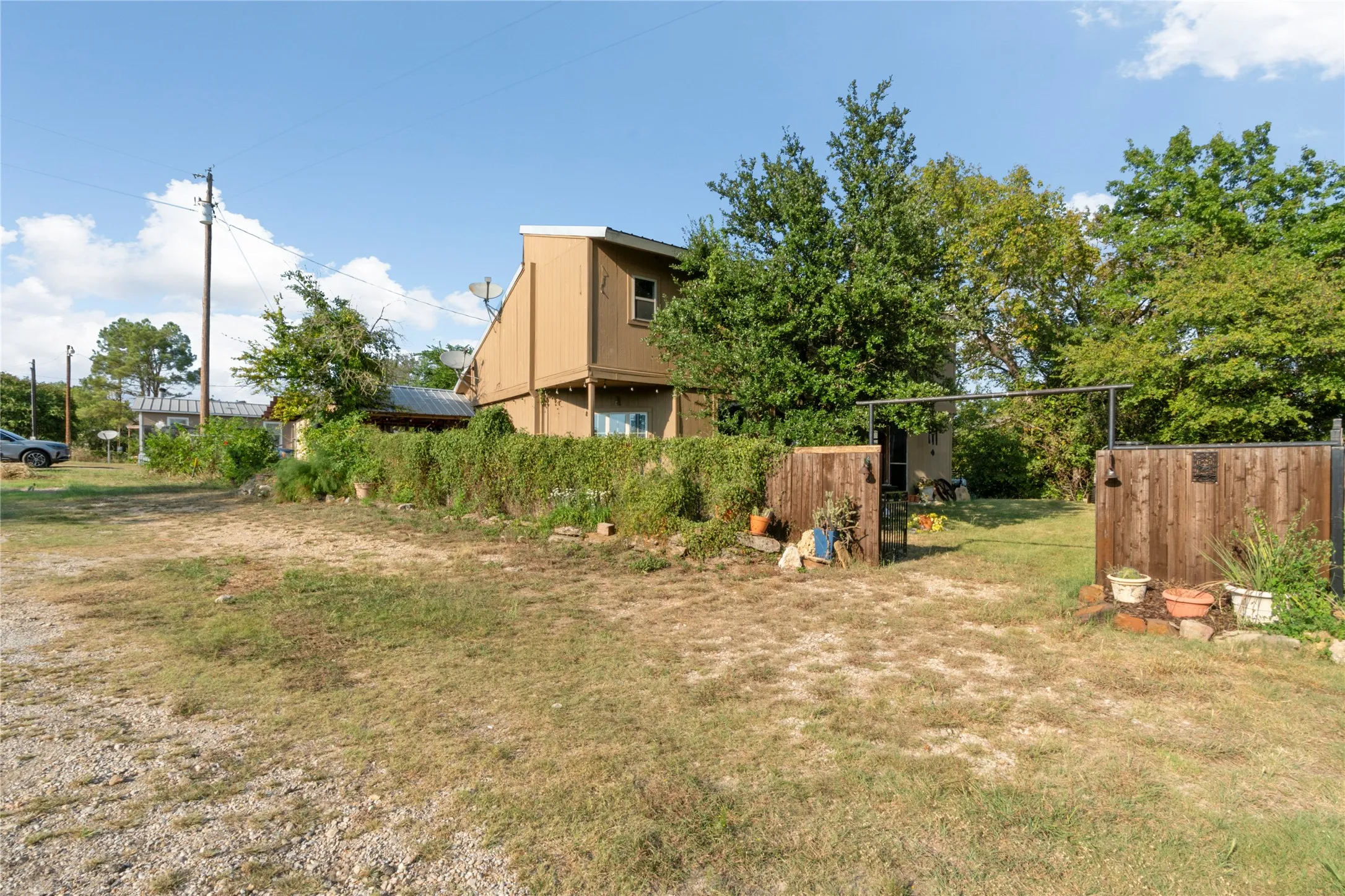 Single Family Residence For Sale in Cooke County , 591 Fm 1201 Spur, Gainesville, Texas 76240, 3 Bedroom, 2 Bathroom, Garage spaces, 1,650 Sqft, built in 2000, mls#21061216, Real Estate Agent in Gainesville, Homes For Sale in Cooke county, Homes For Sale in Gainesville, Realtor in Gainesville Texas, Real Estate Brokerage Independent Realty Texas, Luminita Cordes Realtor