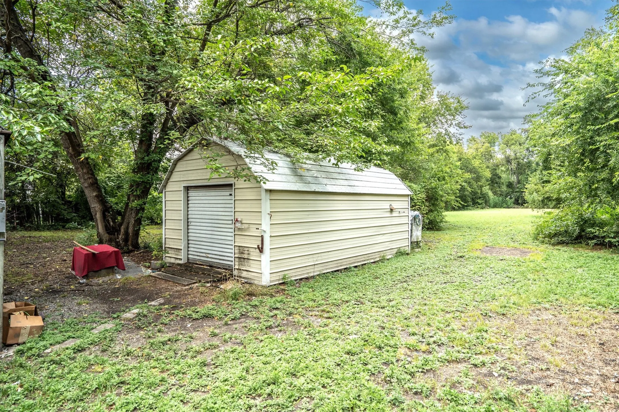 Single Family Residence For Sale in Collin County , 305 Hill Street, Farmersville, Texas 75442, 4 Bedroom, 2 Bathroom, Garage spaces, 3,240 Sqft, built in 1920, Preowned, mls#21024053, Real Estate Agent in Farmersville, Homes For Sale in Collin county, Homes For Sale in Farmersville, Realtor in Farmersville Texas, Real Estate Brokerage Independent Realty Texas, Luminita Cordes Realtor