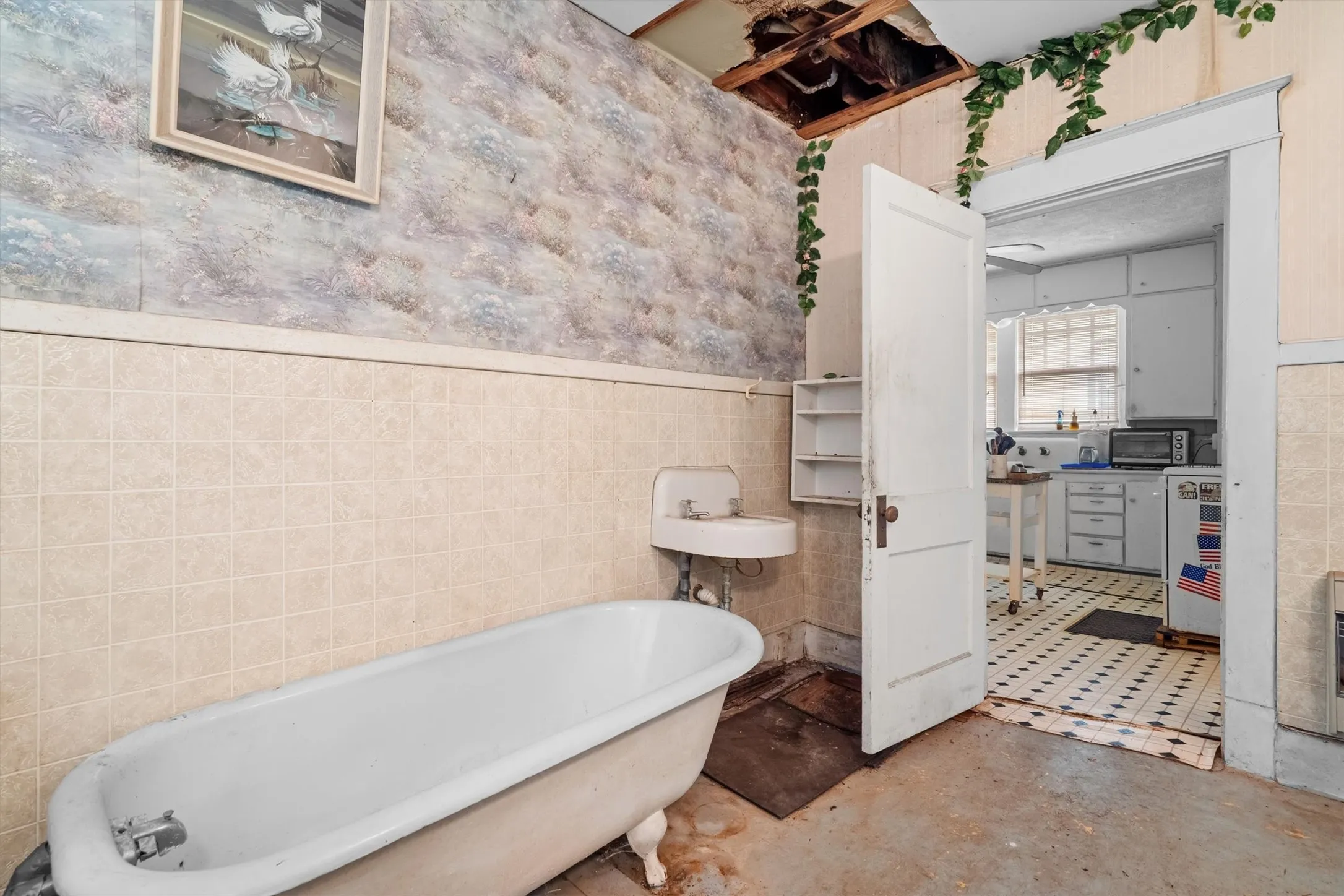 Single Family Residence For Sale in Collin County , 305 Hill Street, Farmersville, Texas 75442, 4 Bedroom, 2 Bathroom, Garage spaces, 3,240 Sqft, built in 1920, Preowned, mls#21024053, Real Estate Agent in Farmersville, Homes For Sale in Collin county, Homes For Sale in Farmersville, Realtor in Farmersville Texas, Real Estate Brokerage Independent Realty Texas, Luminita Cordes Realtor