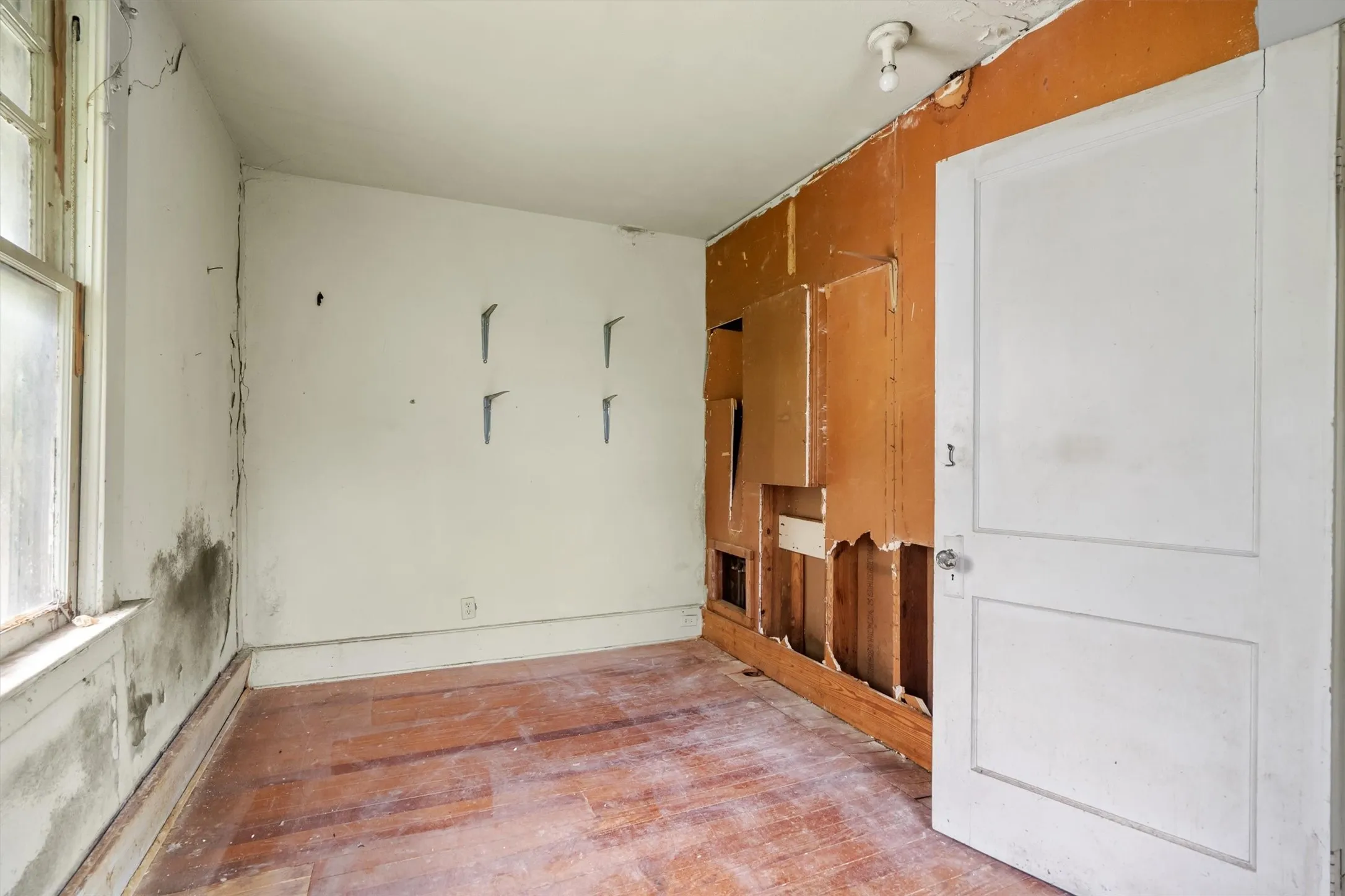 Single Family Residence For Sale in Collin County , 305 Hill Street, Farmersville, Texas 75442, 4 Bedroom, 2 Bathroom, Garage spaces, 3,240 Sqft, built in 1920, Preowned, mls#21024053, Real Estate Agent in Farmersville, Homes For Sale in Collin county, Homes For Sale in Farmersville, Realtor in Farmersville Texas, Real Estate Brokerage Independent Realty Texas, Luminita Cordes Realtor